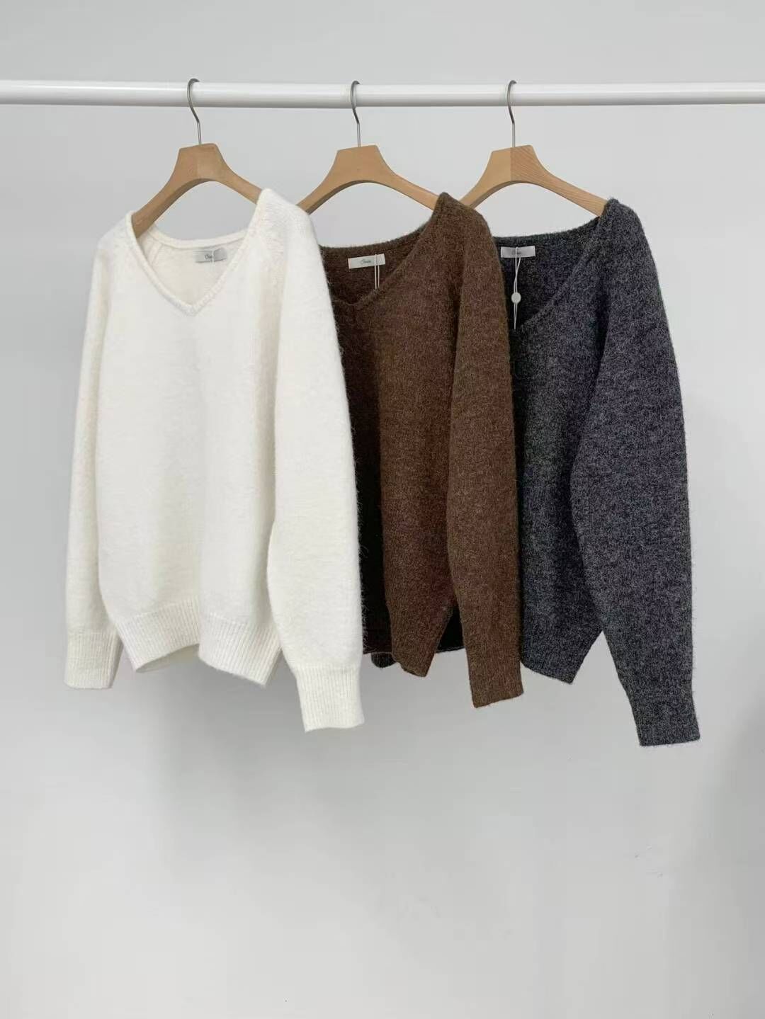 OU5325 慵懶大V領針織毛衣