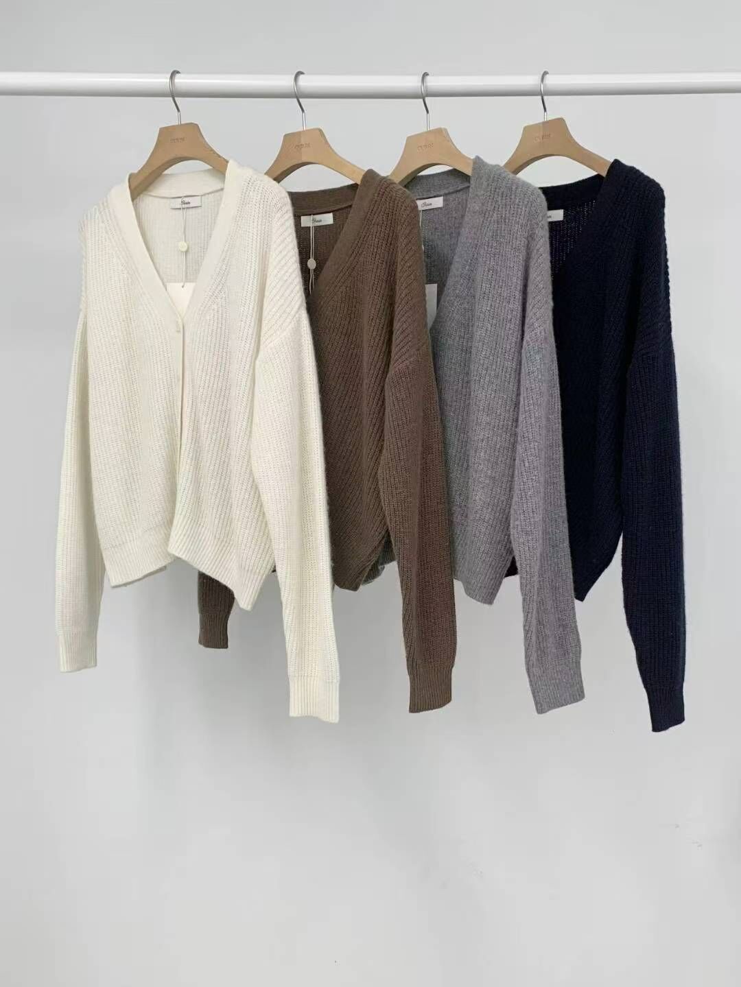 OU5328 坑紋寬鬆針織外套