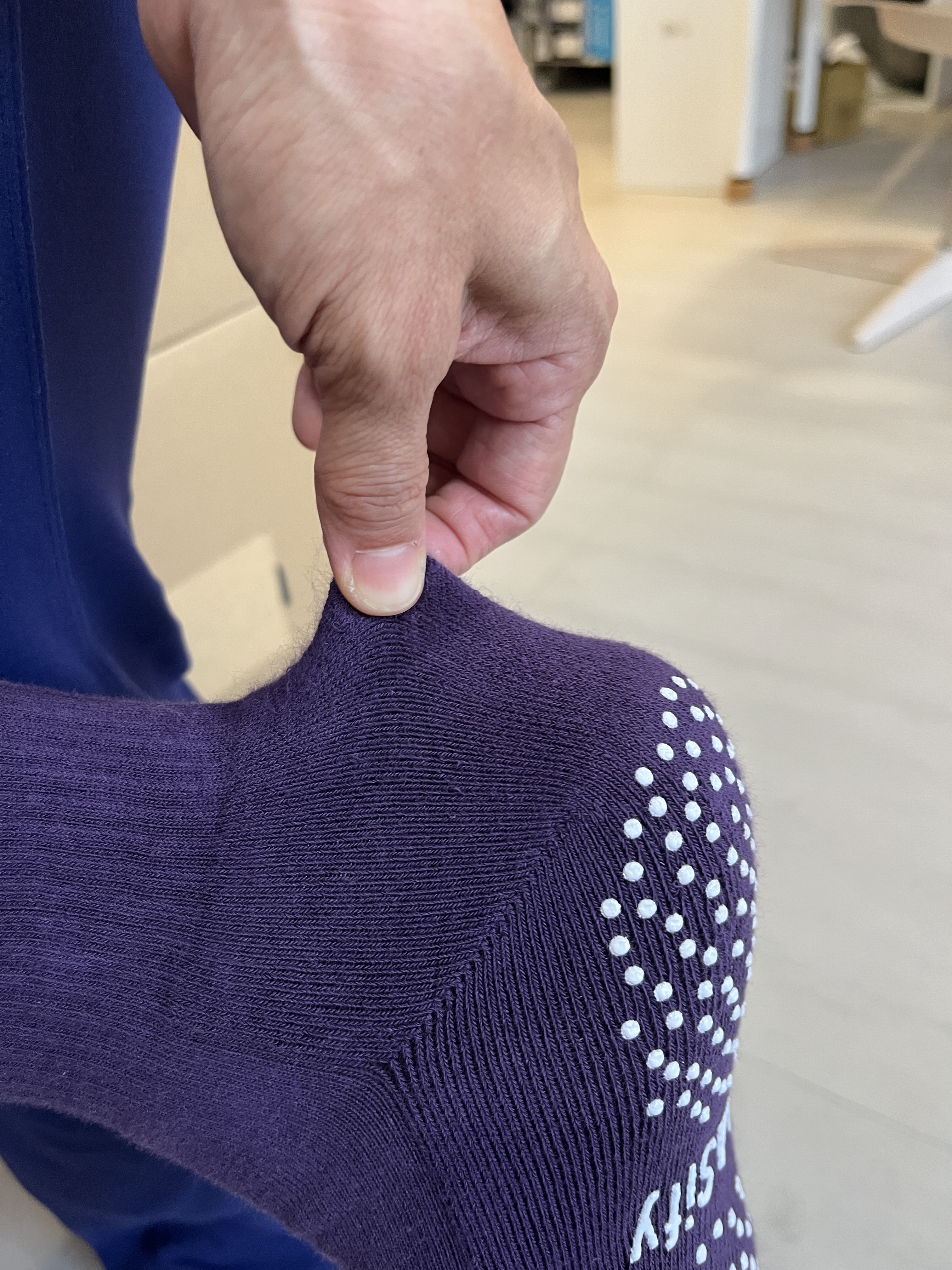 初代樣襪是歐美腳型，尺寸太大