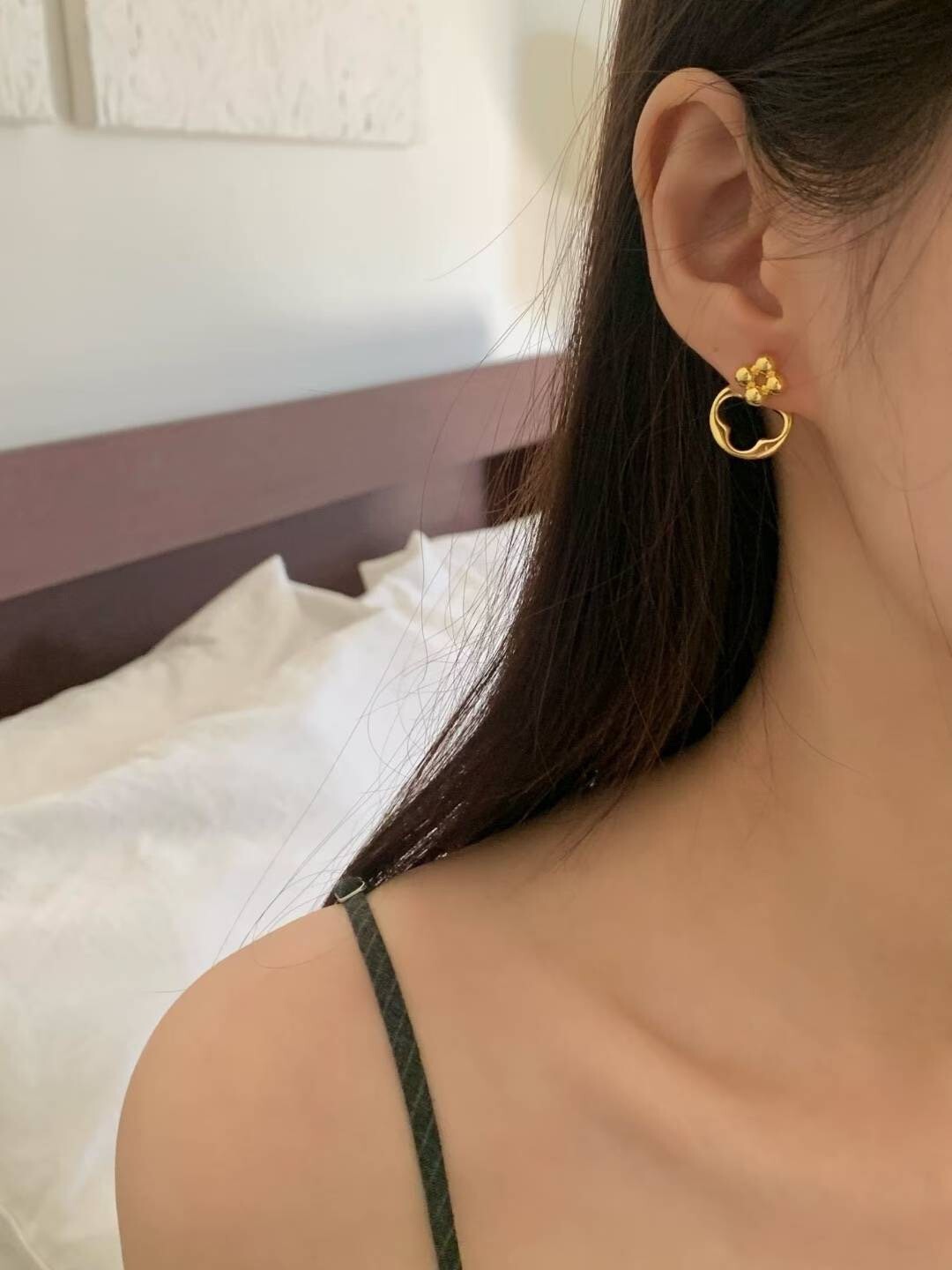 質感金不對稱老花鏤空造型耳環