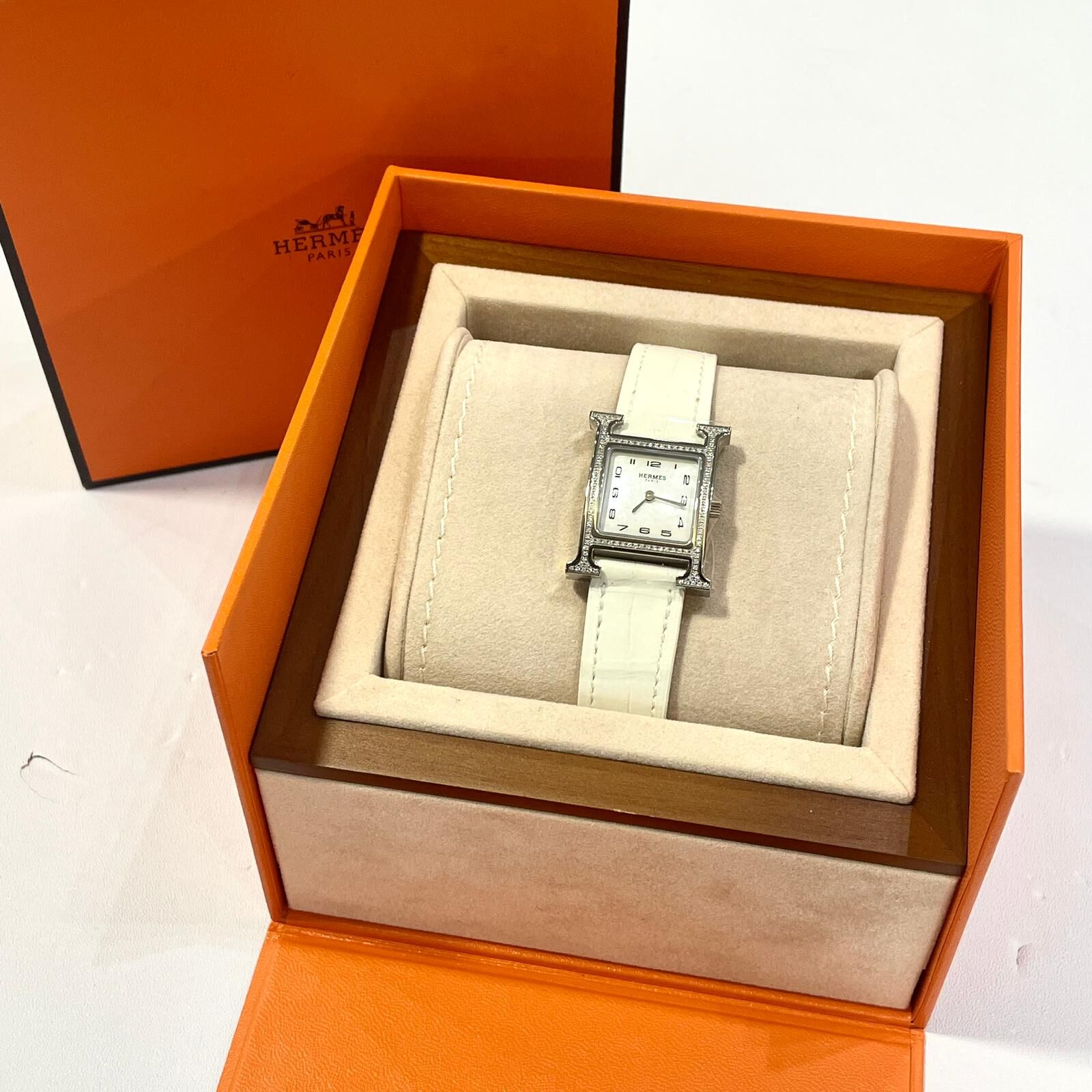 全新HERMES手錶 HEURE H WATCH 21mm 白色鱷魚皮鑽石 W053029WW00 #BRAND NEW #香榭站正品
