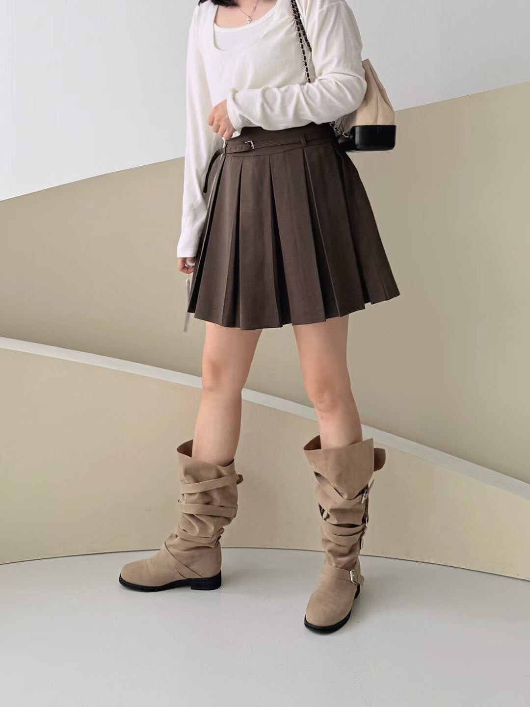 帥氣感可反摺多釦帶造型麂皮長靴 / 2色