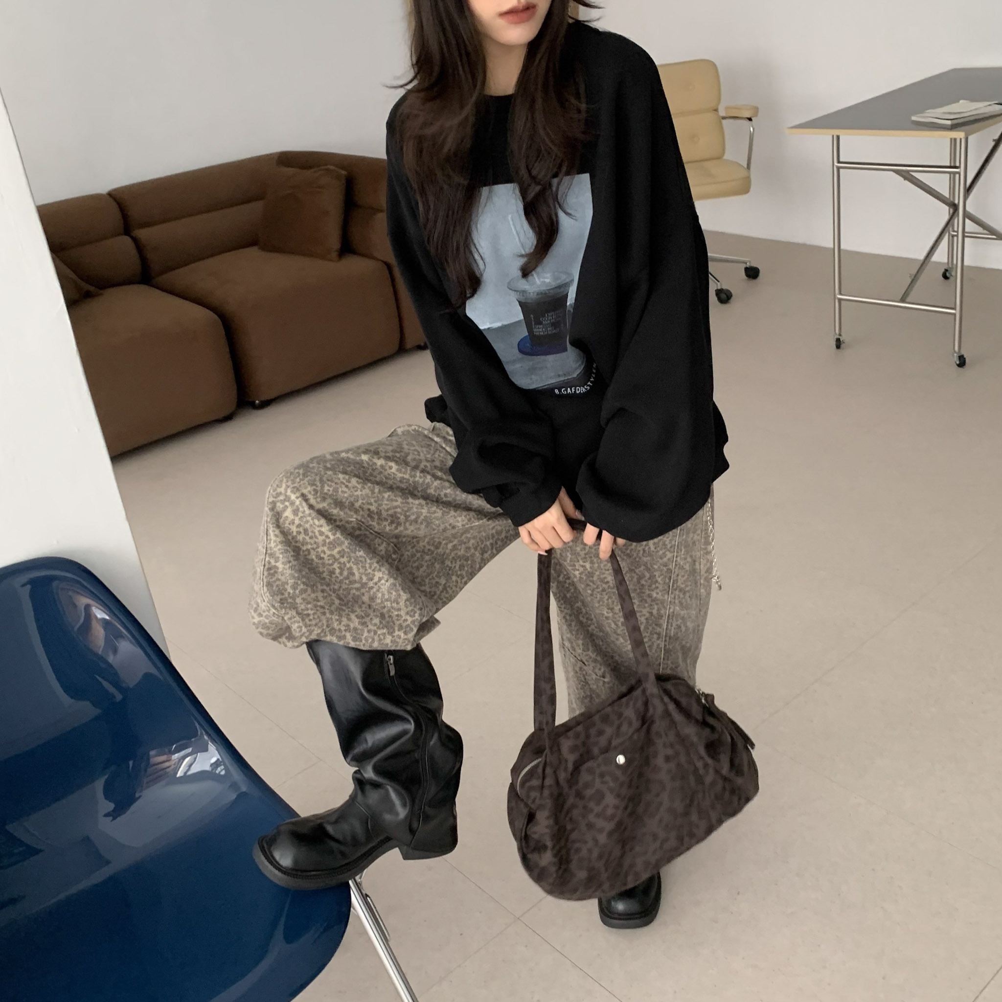 ISA_美式陪你過早八! 極簡生活感寬鬆大學TEE_51068