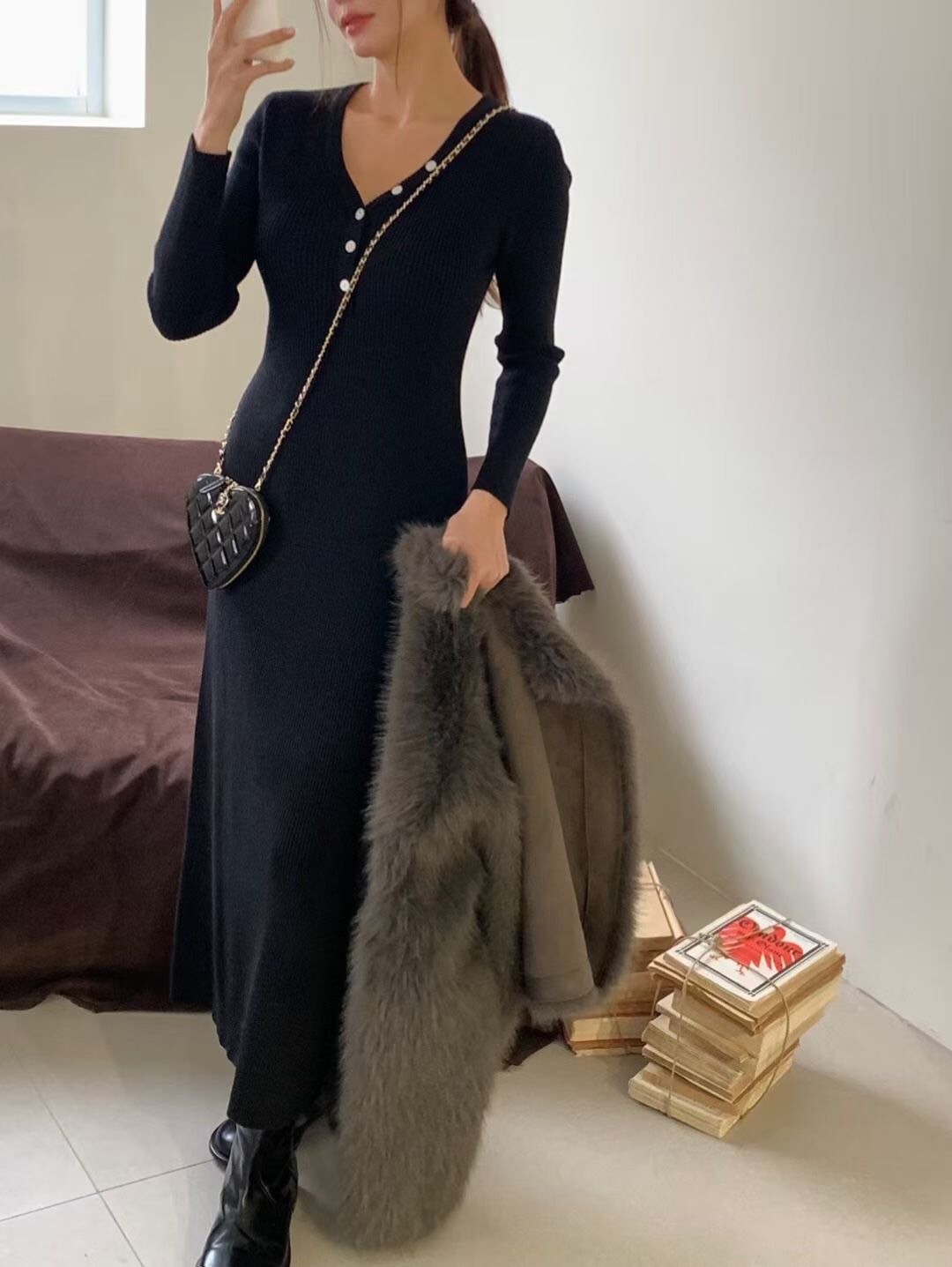 好身材V領排釦收腰合身傘擺長洋裝 / 2色