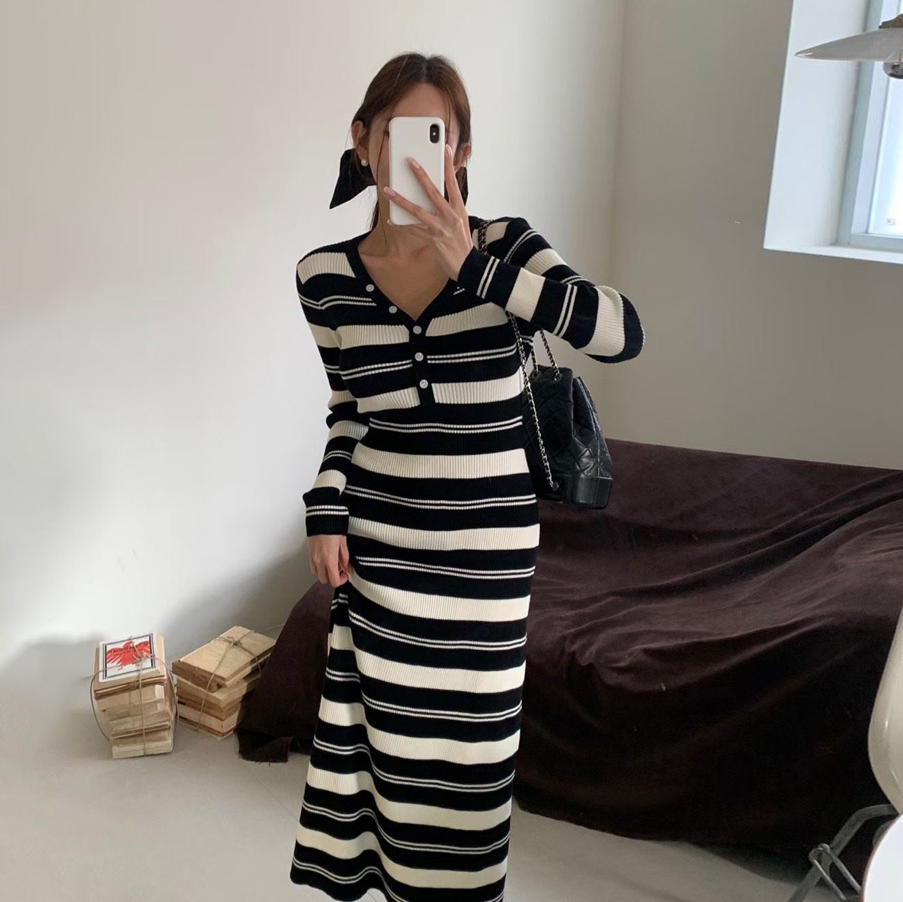 好身材V領排釦收腰合身傘擺長洋裝 / 2色