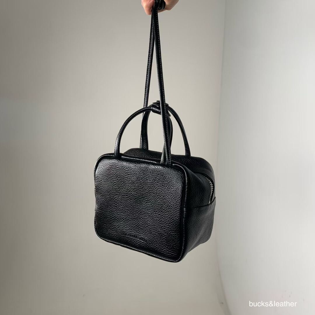 Bucks & leather 水洗牛皮手提肩背骰子包 / 2色