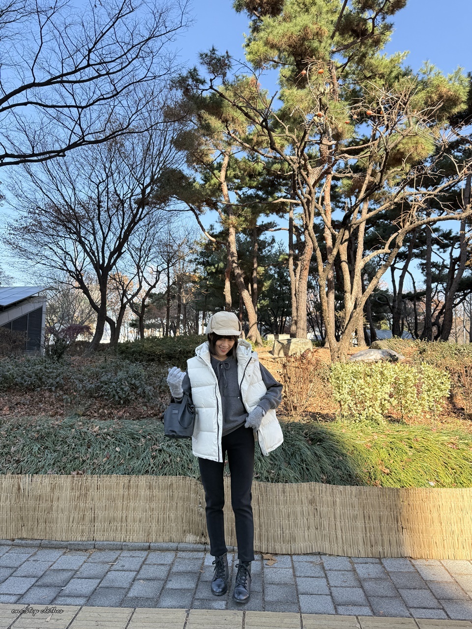 正韓低調保暖拉鍊鋪釘釦背心 (白)