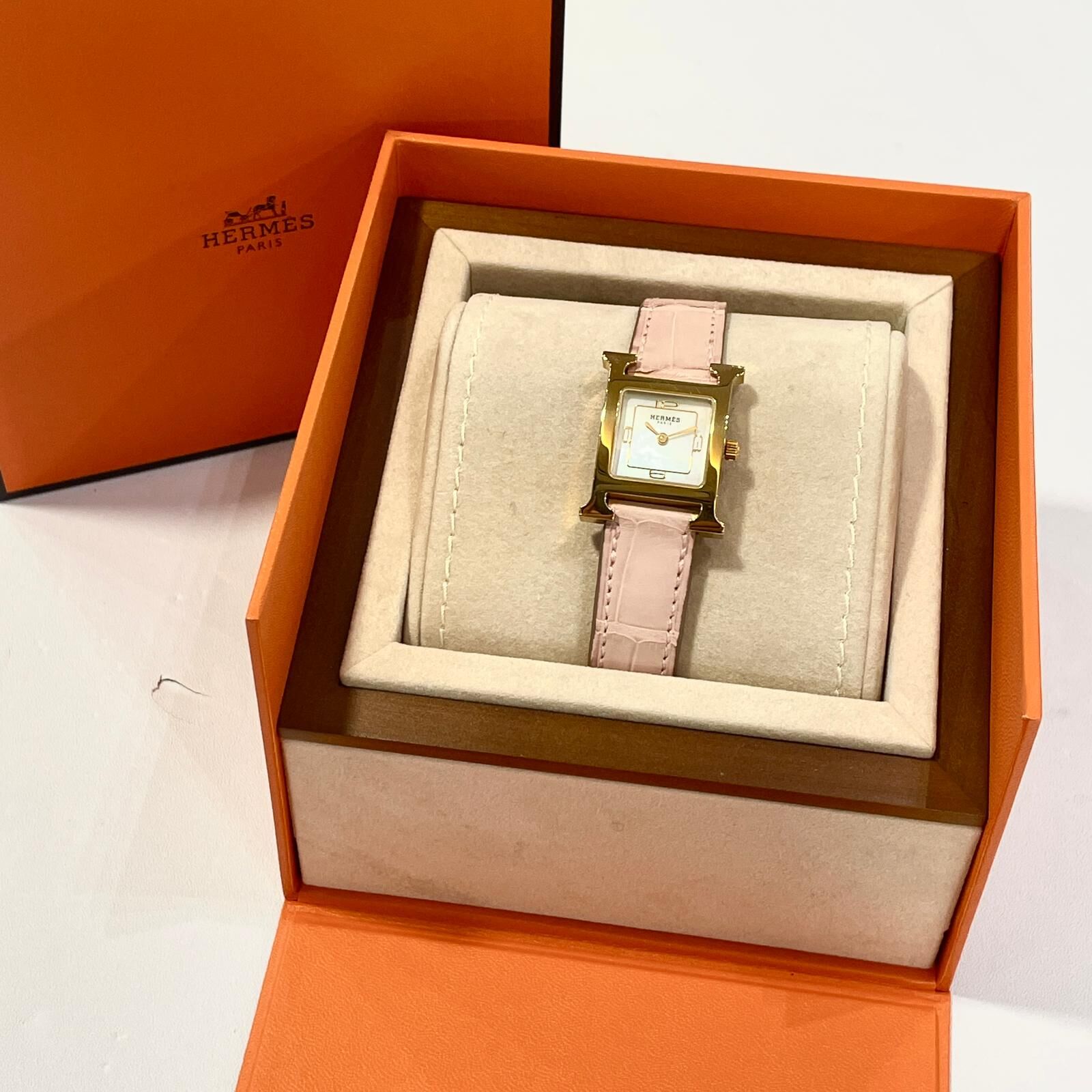 全新HERMES手錶 HEURE H WATCH 21mm 粉色鱷魚皮帶金扣 #BRAND NEW #香榭站正品