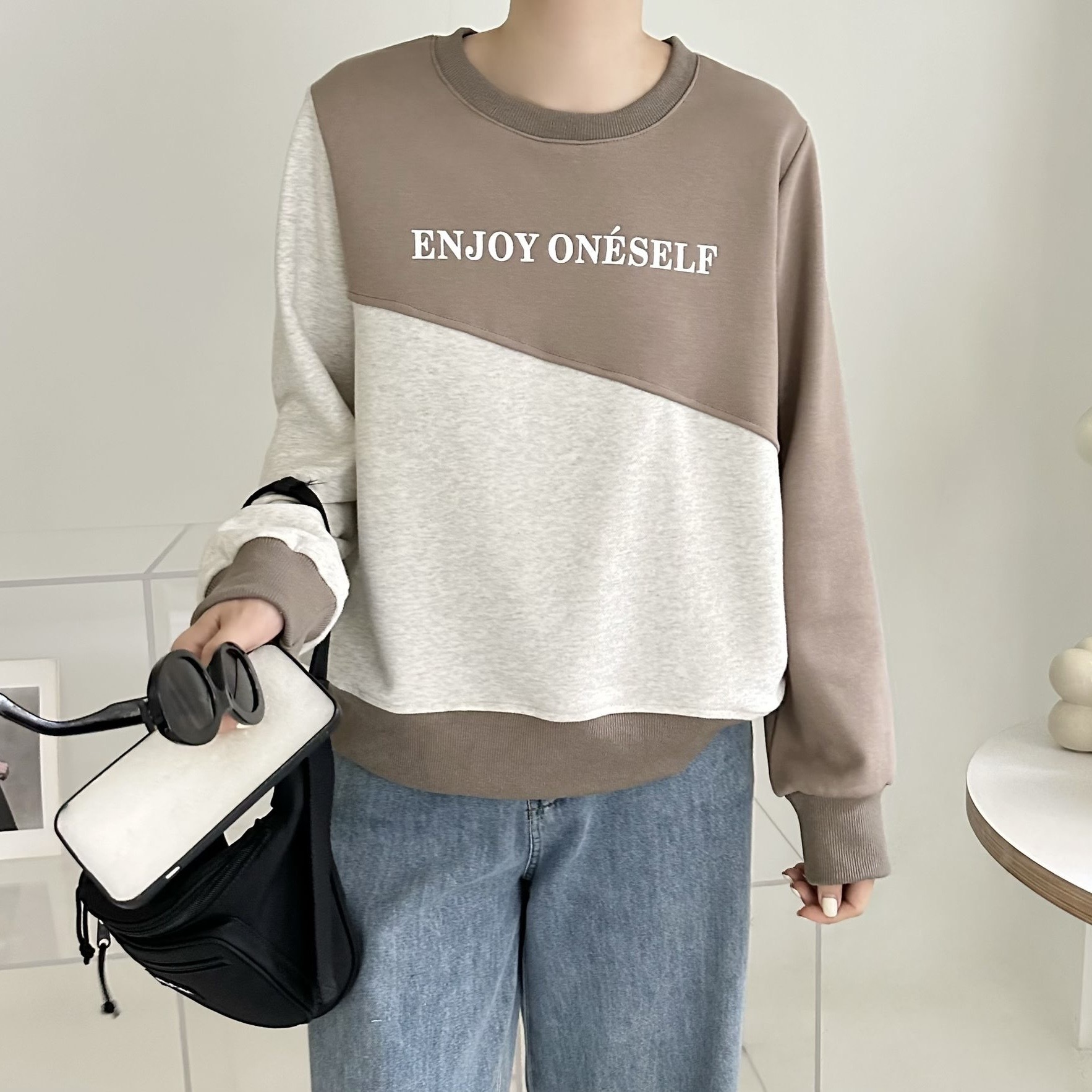 【BONNIE】斜拼色印英文字珠地衛衣 (C19-C20)