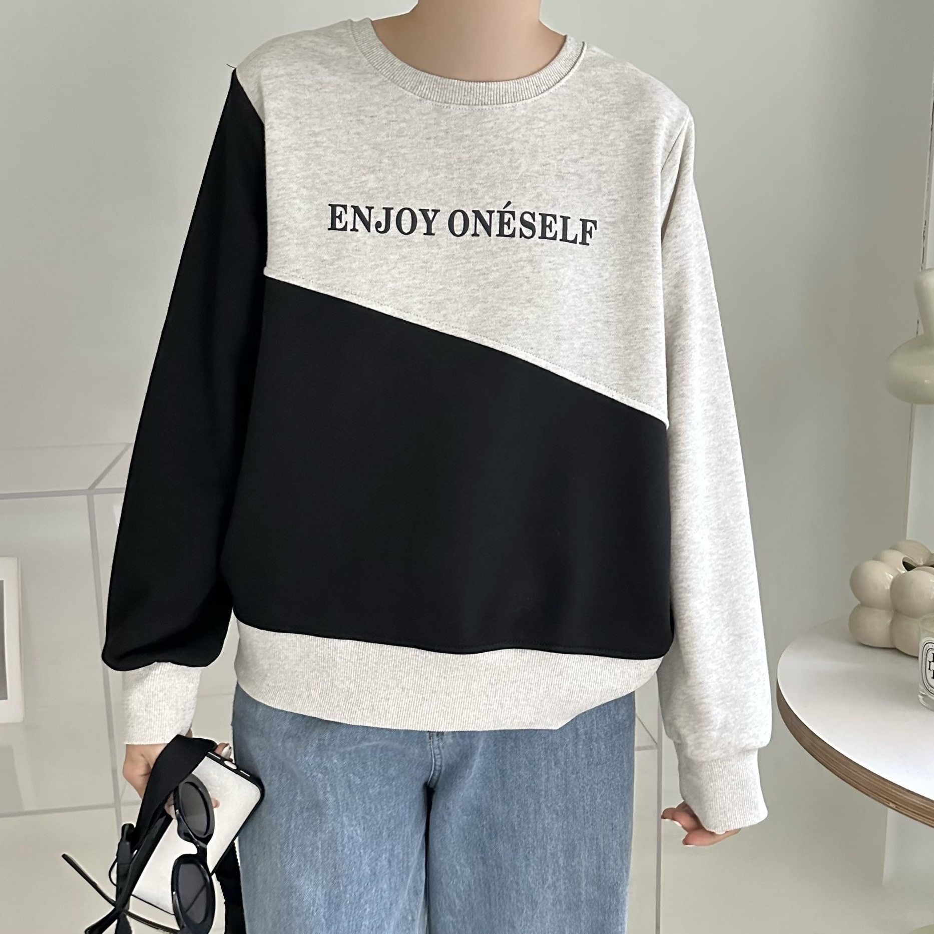 【BONNIE】斜拼色印英文字珠地衛衣 (C19-C20)