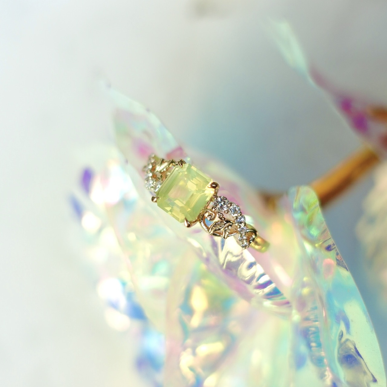 夢幻色系 - 18k金螢光檸檬綠金綠寶石鑽石戒指 (帶證書)