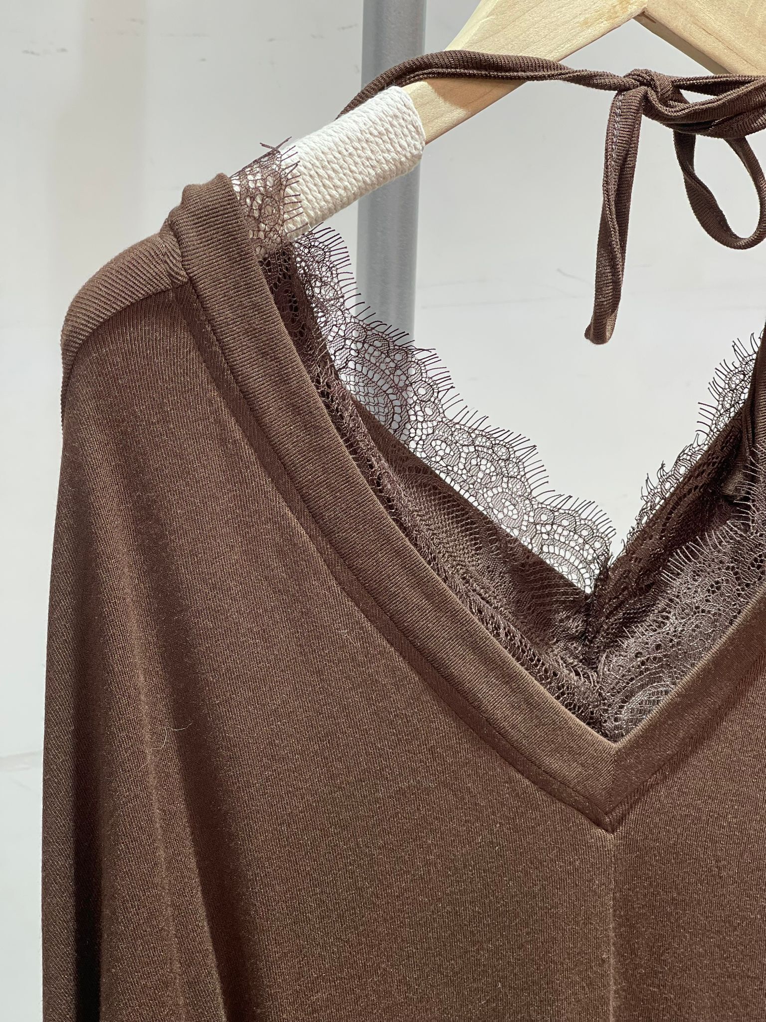 0212997A/小V領LACE TOP/50C'40W'25L'