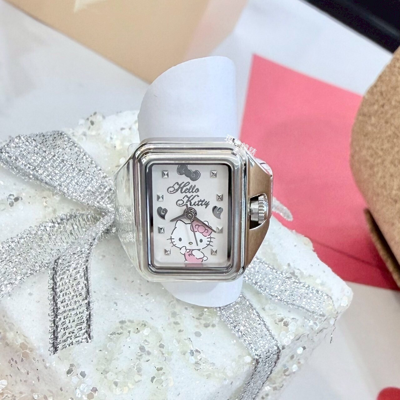 【HELLO KITTY】俏皮精緻KT戒錶LK713LWWI-B 20.5mm 現代鐘錶