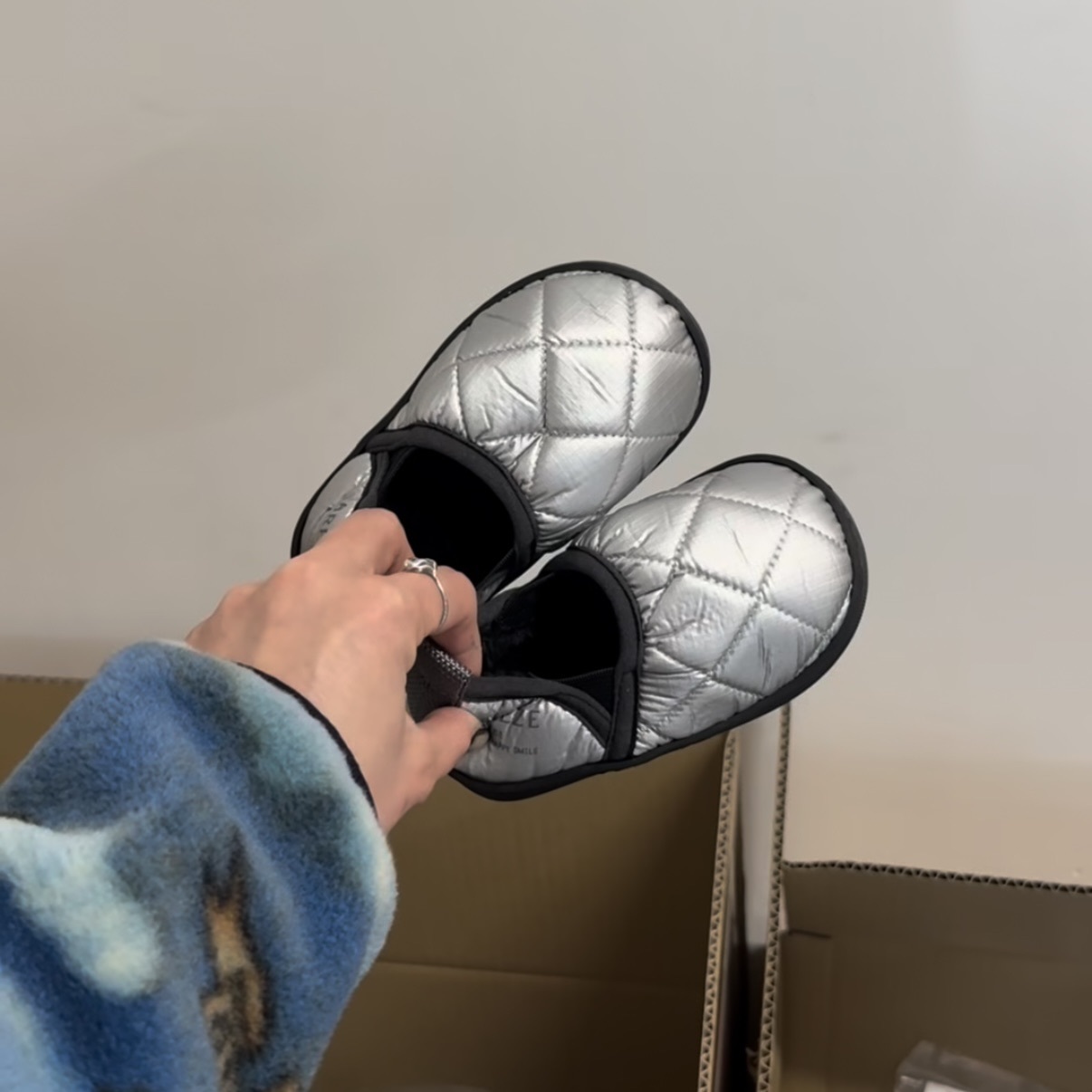 Breeze 日本限定 4色 銀色 黑色 橘色 藍色 刷毛 毛絨 保暖 懶人 小童 童鞋