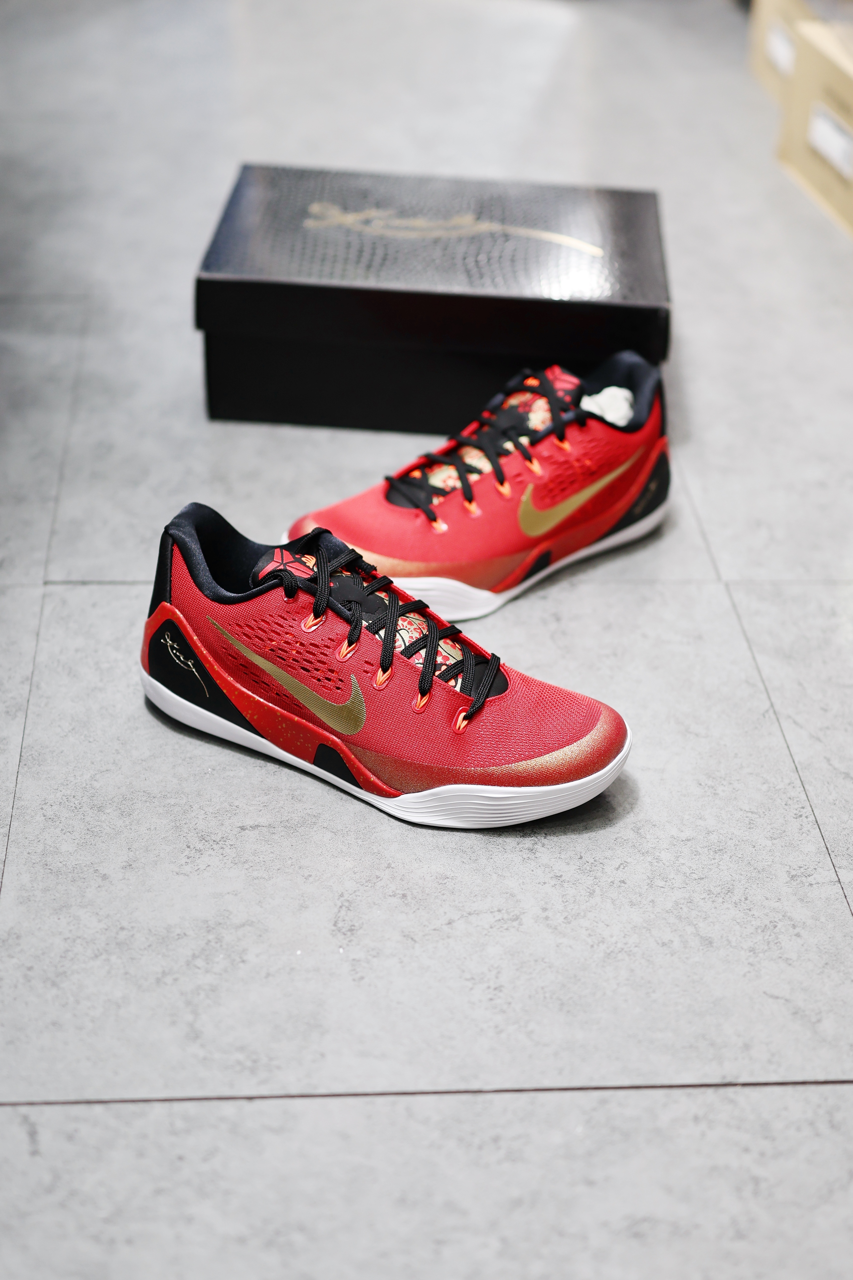 NIKE KOBE 9 EM LOW PROTRO CHINA University Red Gold ih1400-600