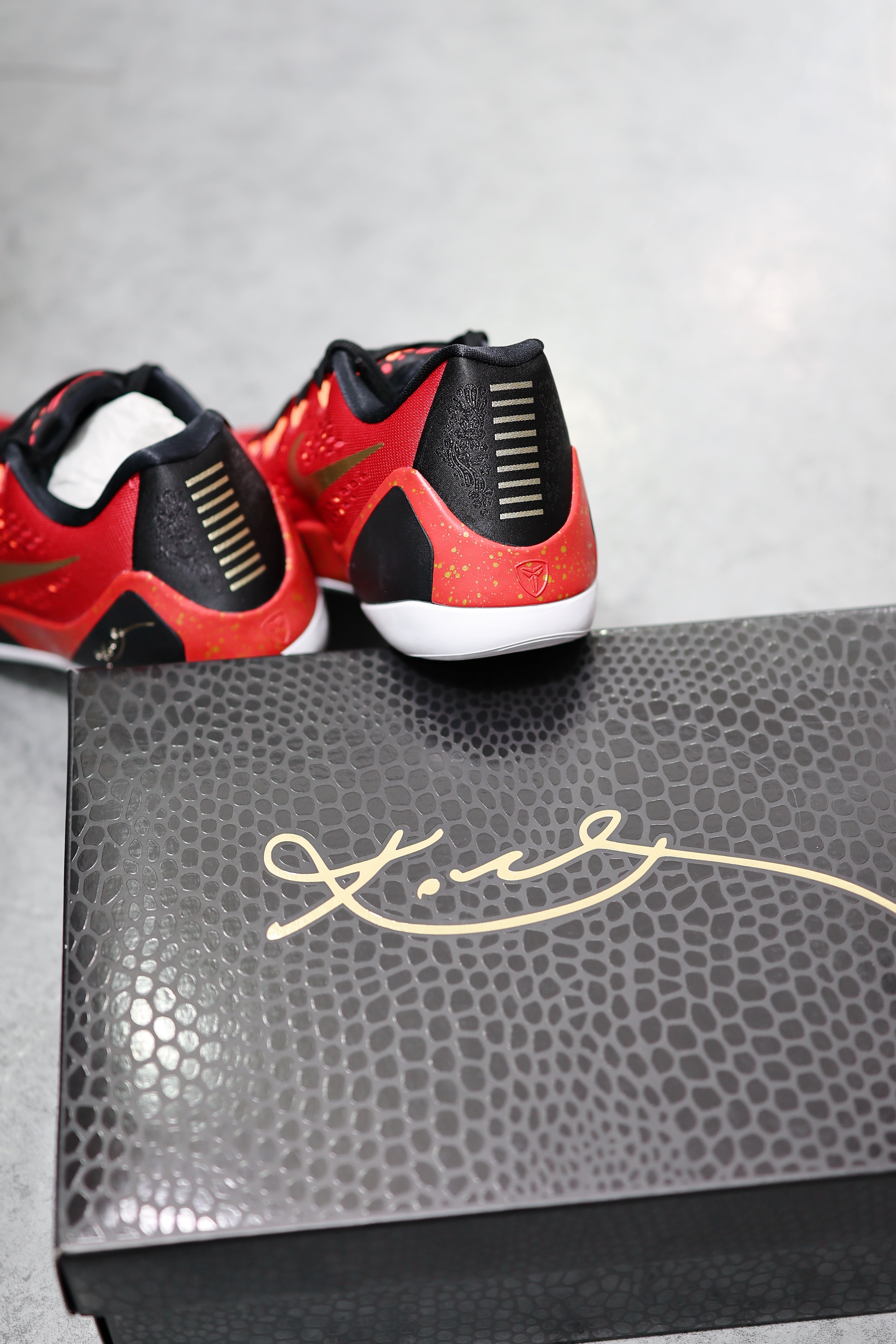 NIKE KOBE 9 EM LOW PROTRO CHINA University Red Gold ih1400-600
