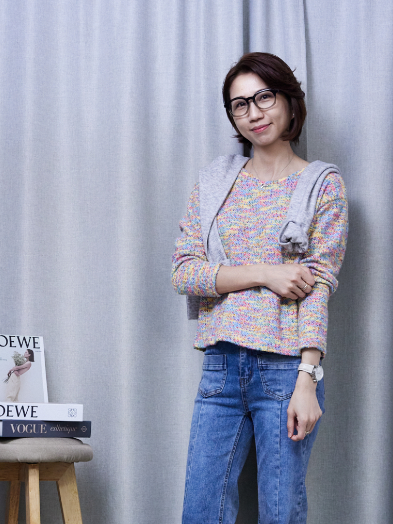 暖彩不張揚★一件就有好氣色的彩點針織上衣