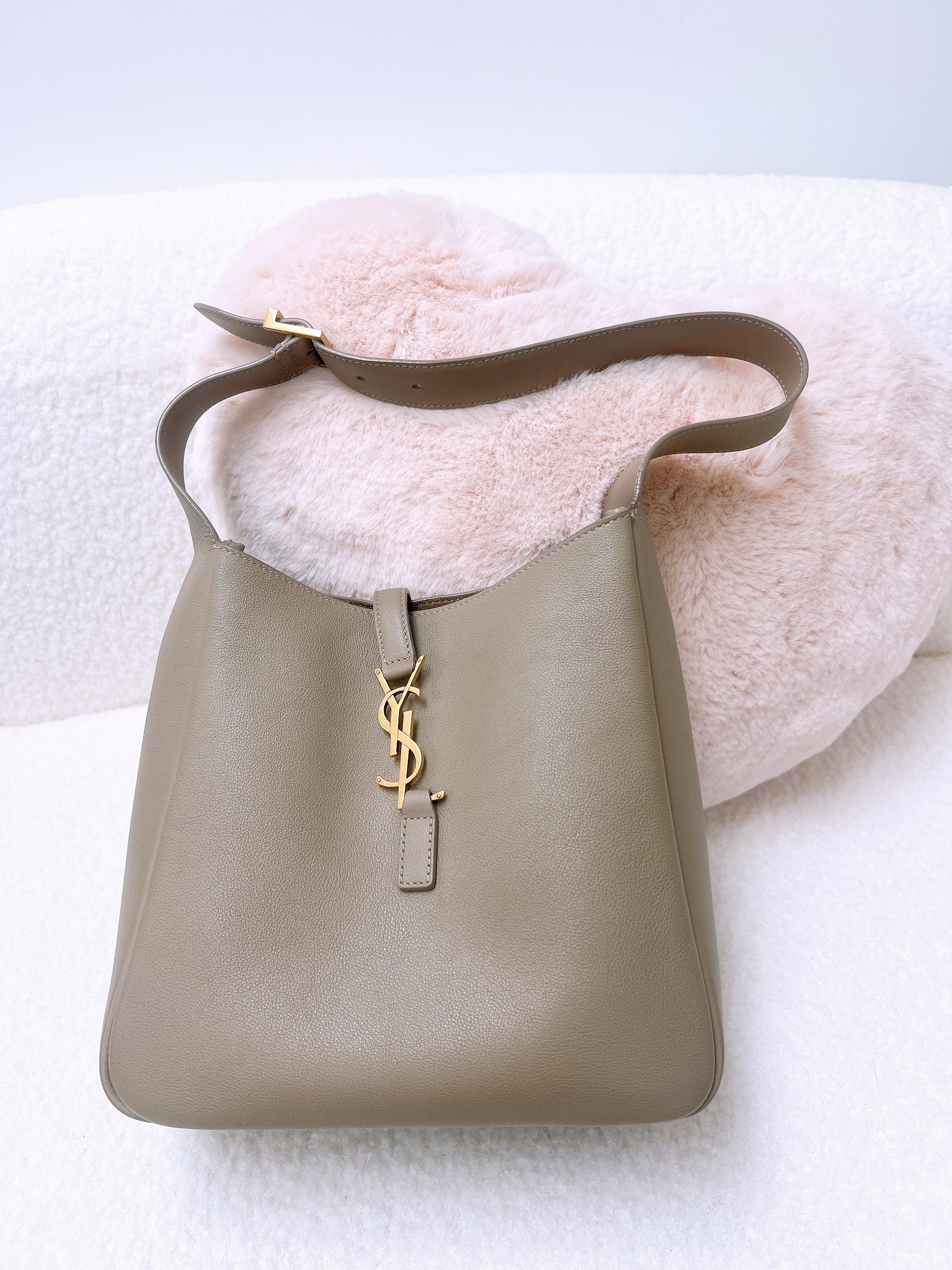 YSL Saint Laurent le 5 a 7 hobo small grey