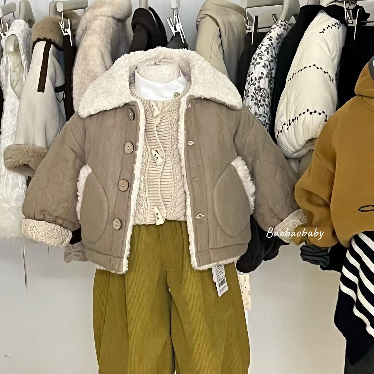 奶茶翻領羊羔保暖外套
