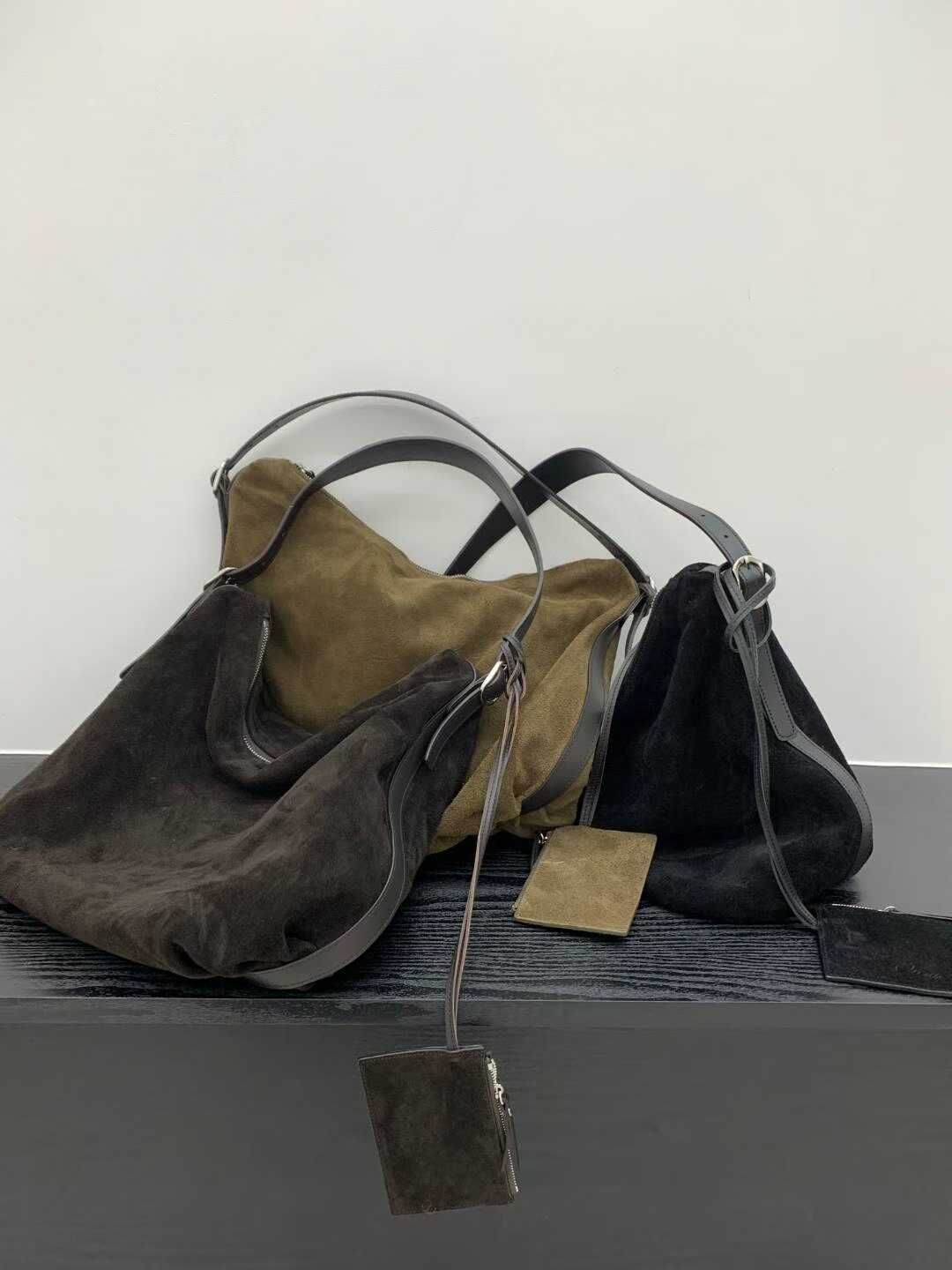 OU5352 真皮流浪包 *優惠碼不適用*