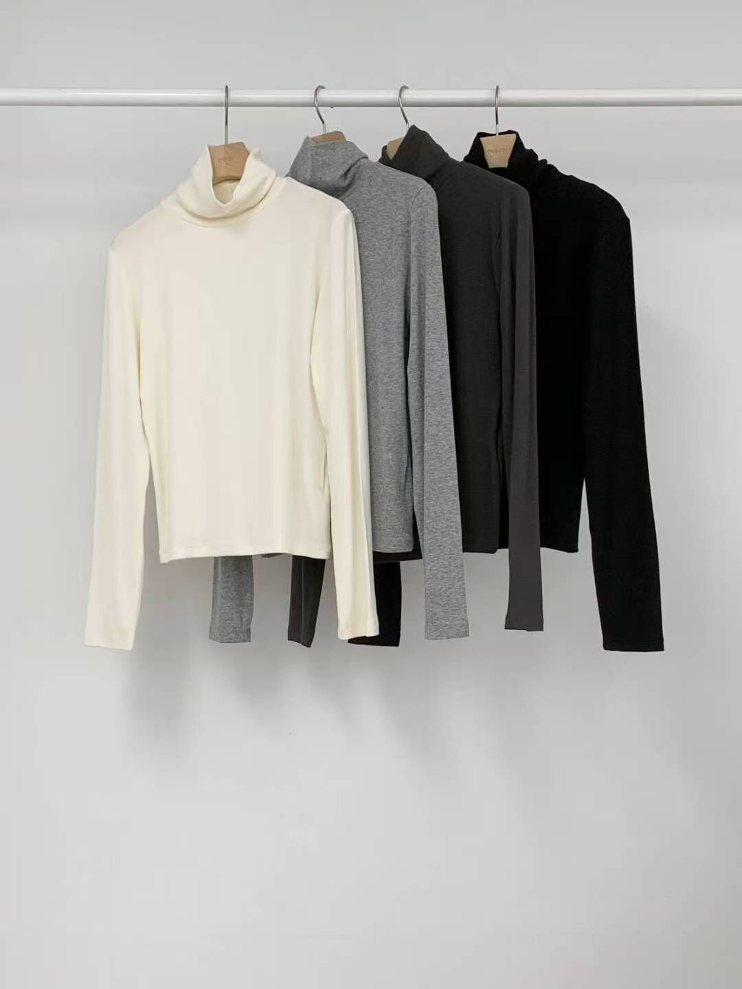 OU5353 貼身高領內搭上衣