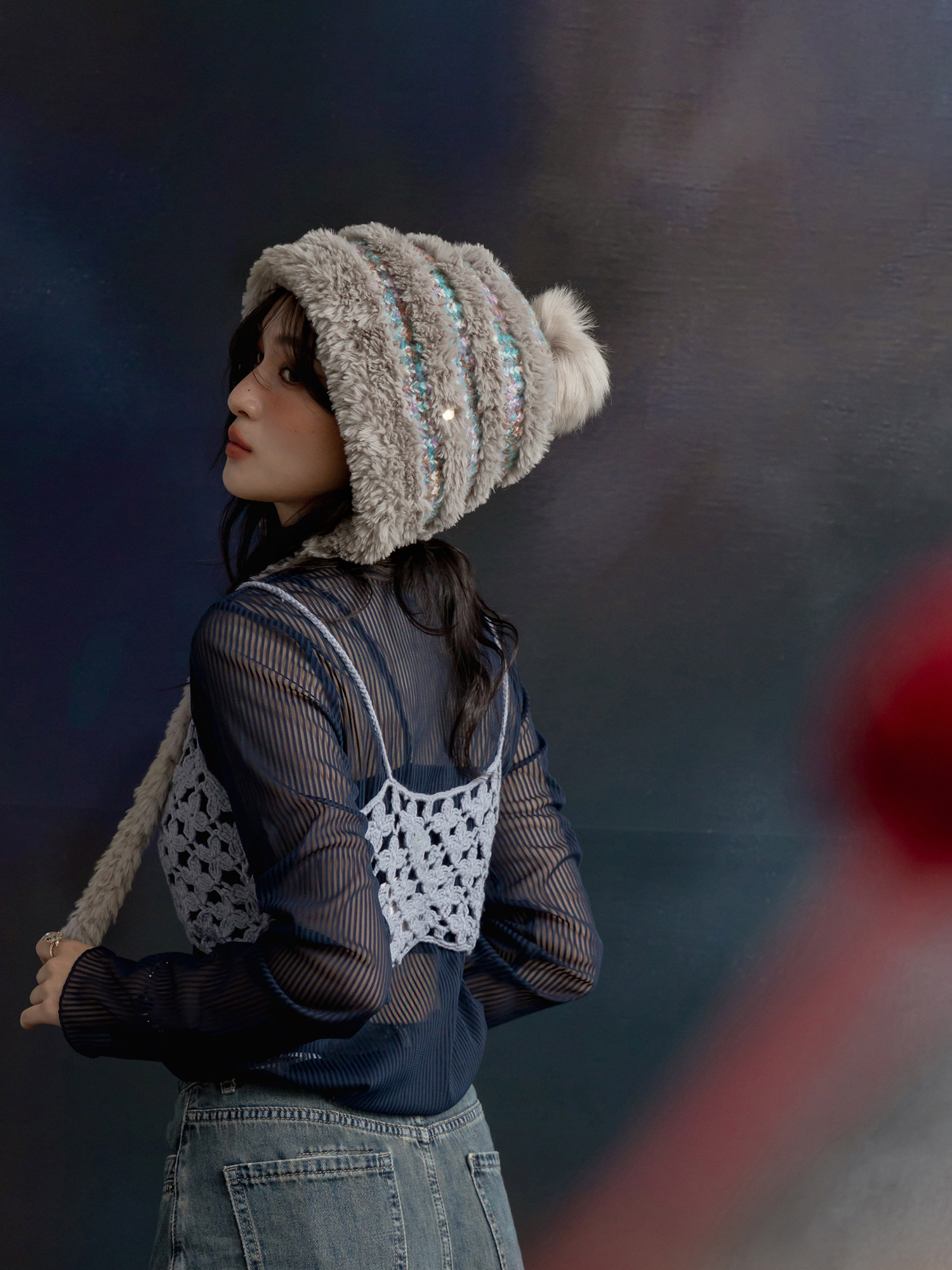 冬天裡打雪仗。MUCHAT手作彩色毛球護耳綁帶針織帽 (灰)