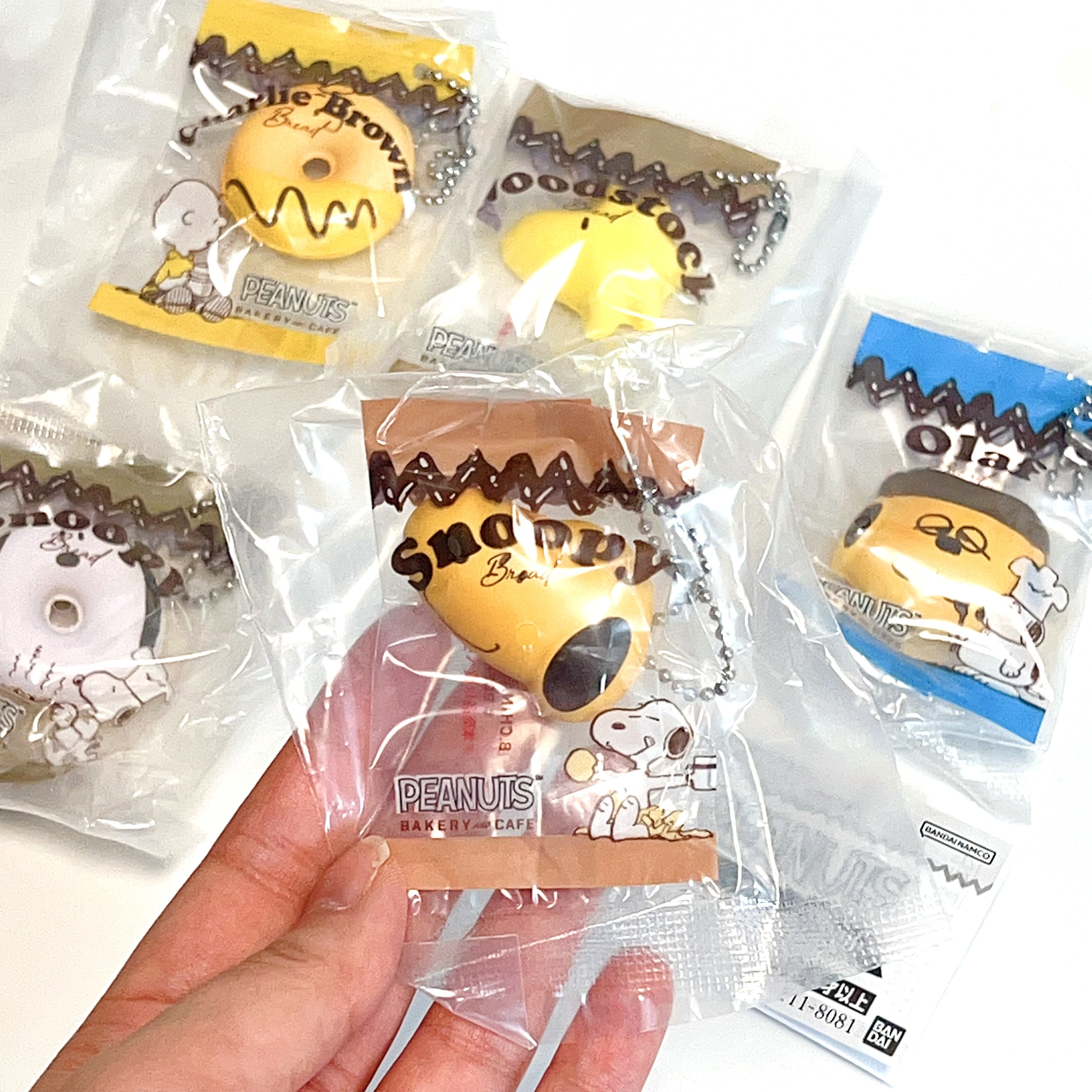 Mini snoopy bread squishy (only purchase full set with gotcha paper)