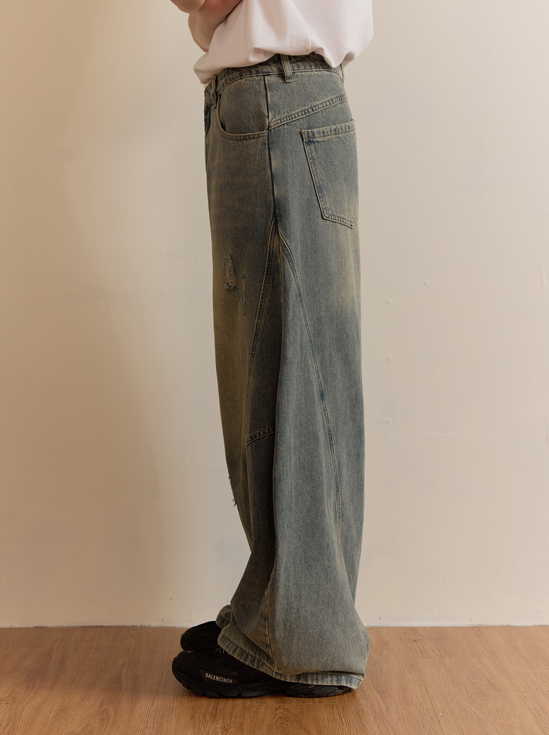 解構剪接刷破牛仔彎刀褲