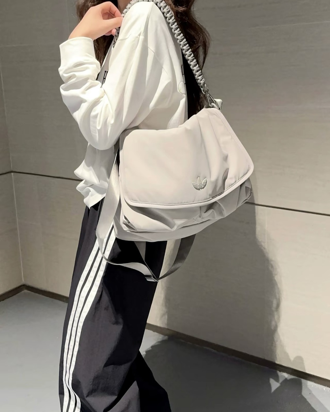 <包仔亂賣🔥>Adidas OG 13.1L 大容量郵差包