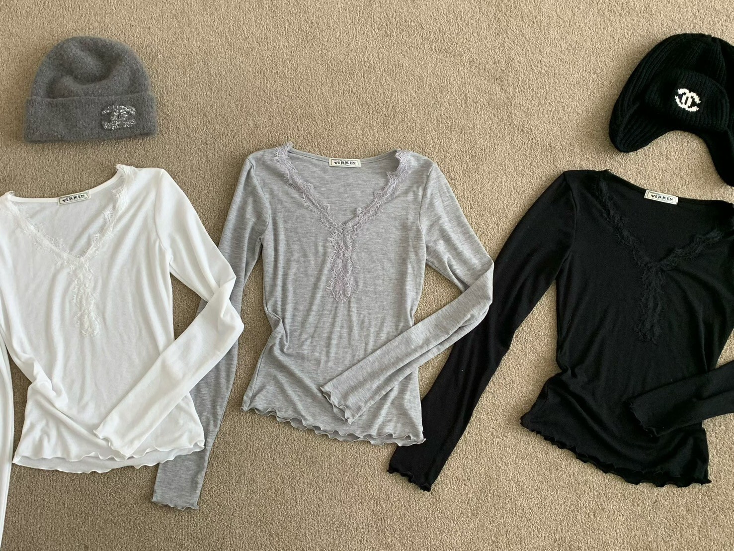 #AD08蕾絲V領上衣(黑/白/灰)