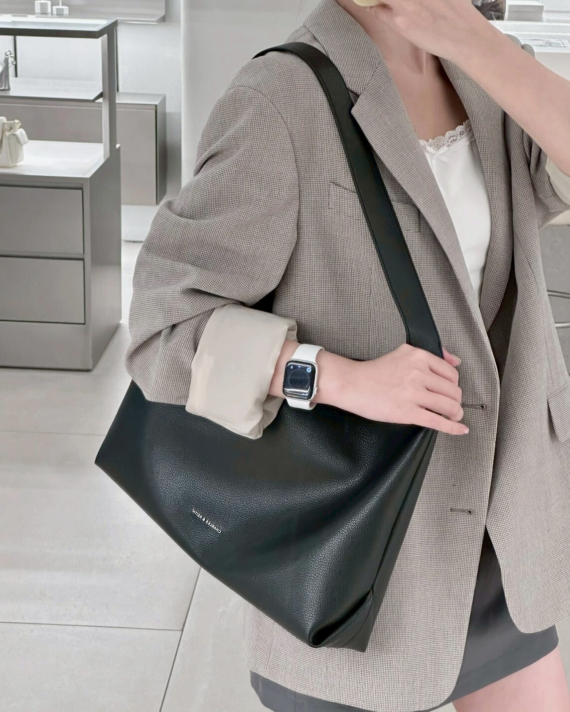 小CK Larsen 大容量流浪包 Charles&Keith