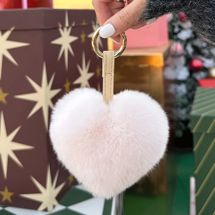 愛心毛毛球吊飾