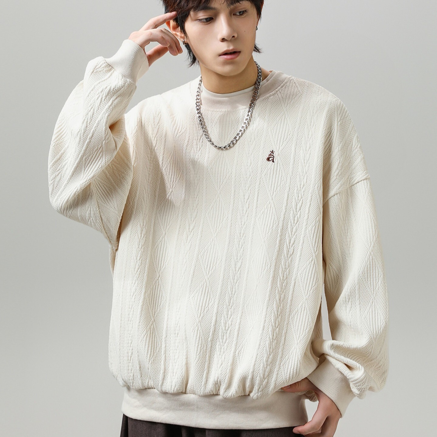 針織圓領撞色字母刺繡大學T MW3981