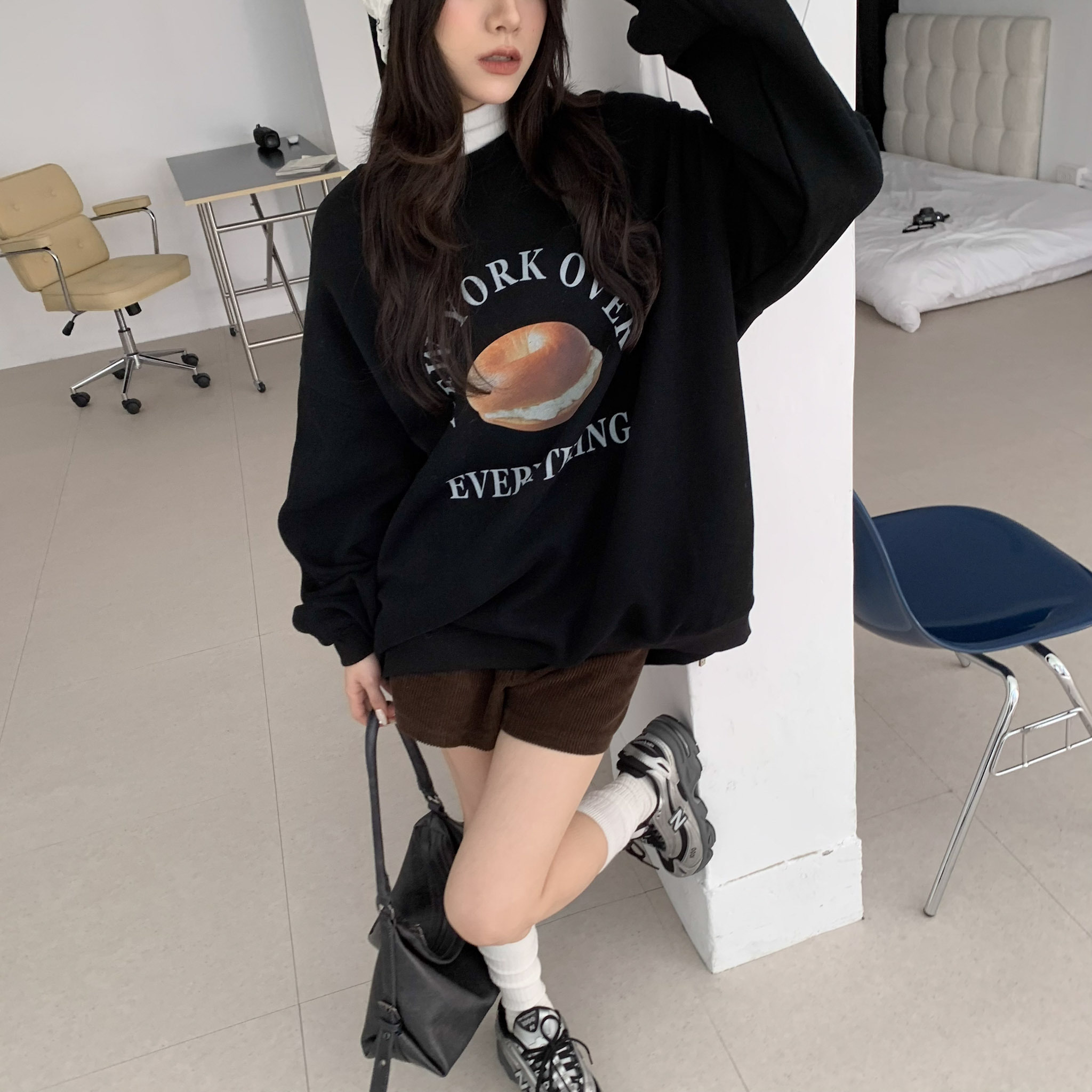 ISA_貝果暖呼呼出爐! 日常簡單感刷絨大學TEE_51154