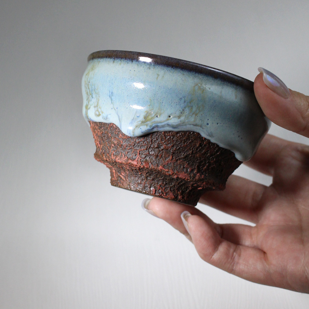 青瓷磚紅折腹手捧杯