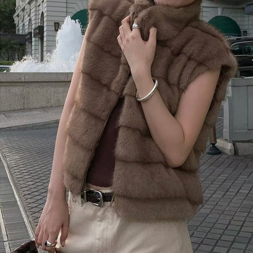 漸層色系立領拉鍊造型皮草背心外套 / 2色