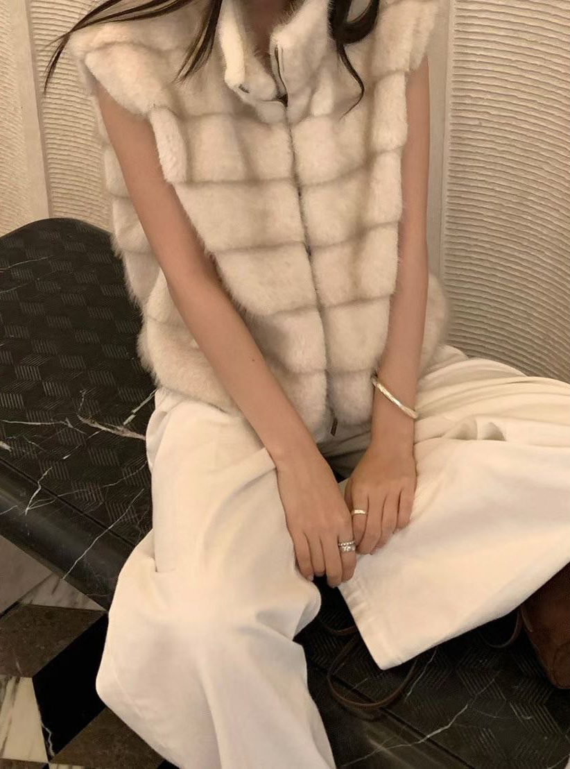 漸層色系立領拉鍊造型皮草背心外套 / 2色