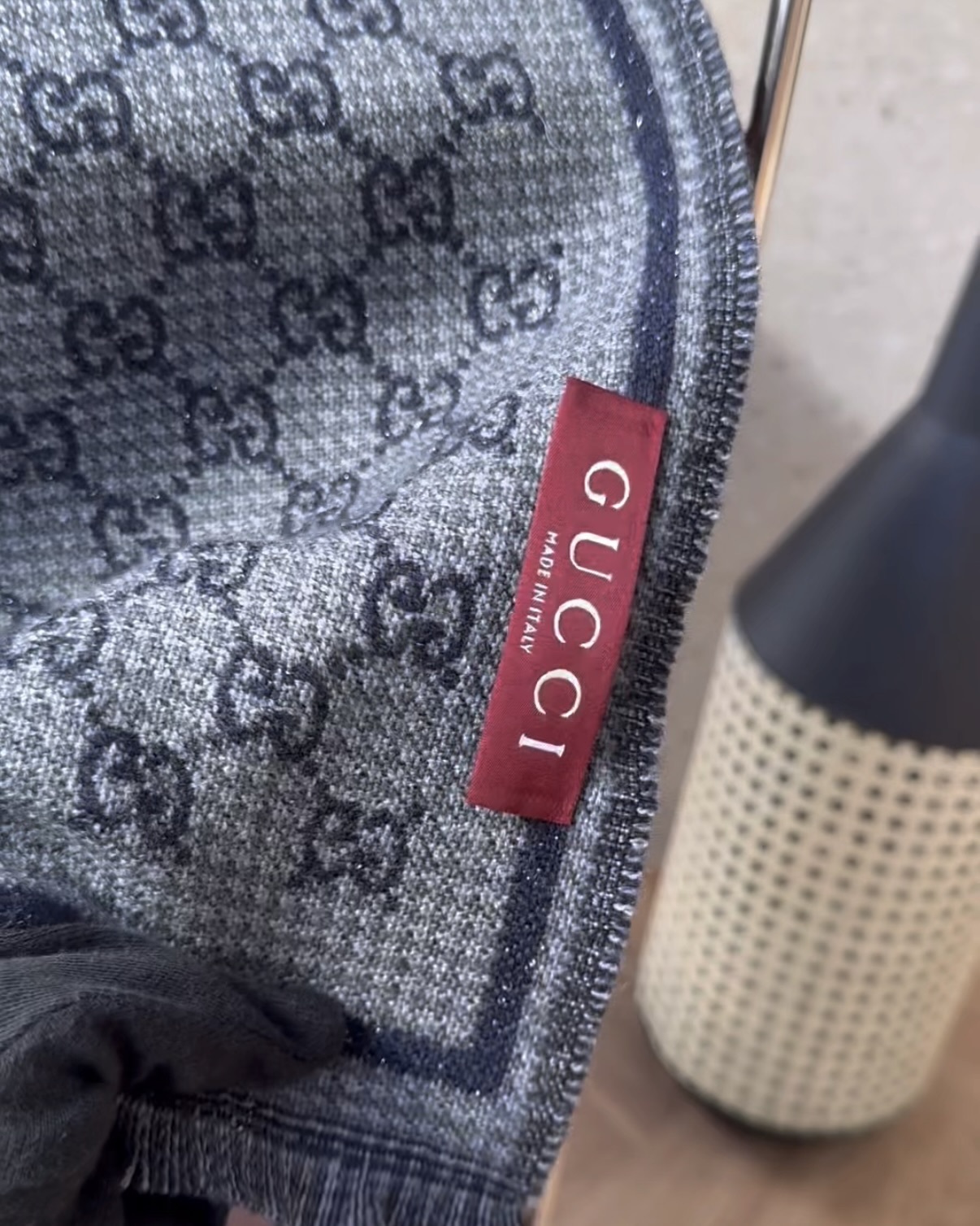 GUCCI｜GG 羊毛雙面圍巾 深藍色/灰色