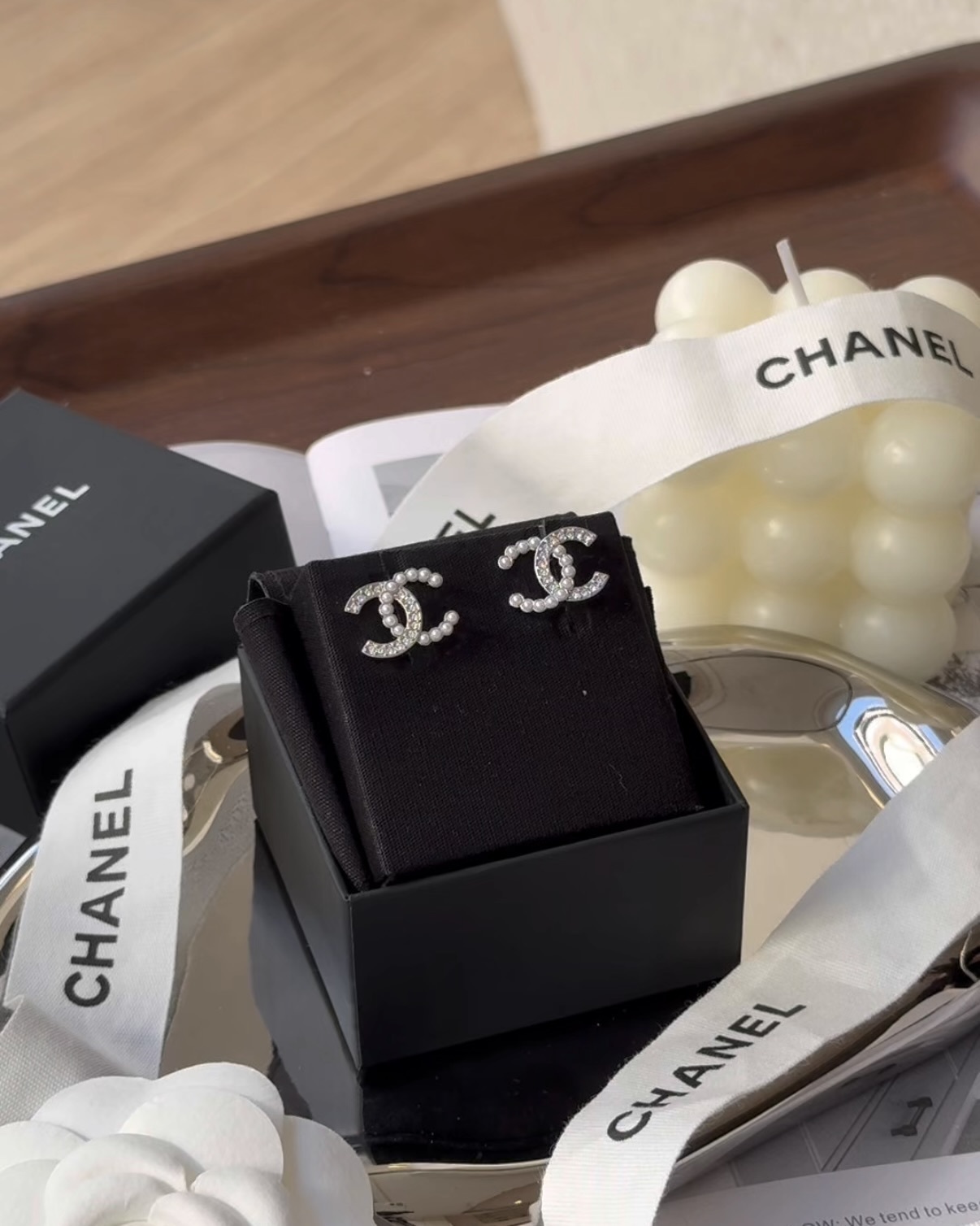 CHANEL｜半鑽半珍珠雙C耳環