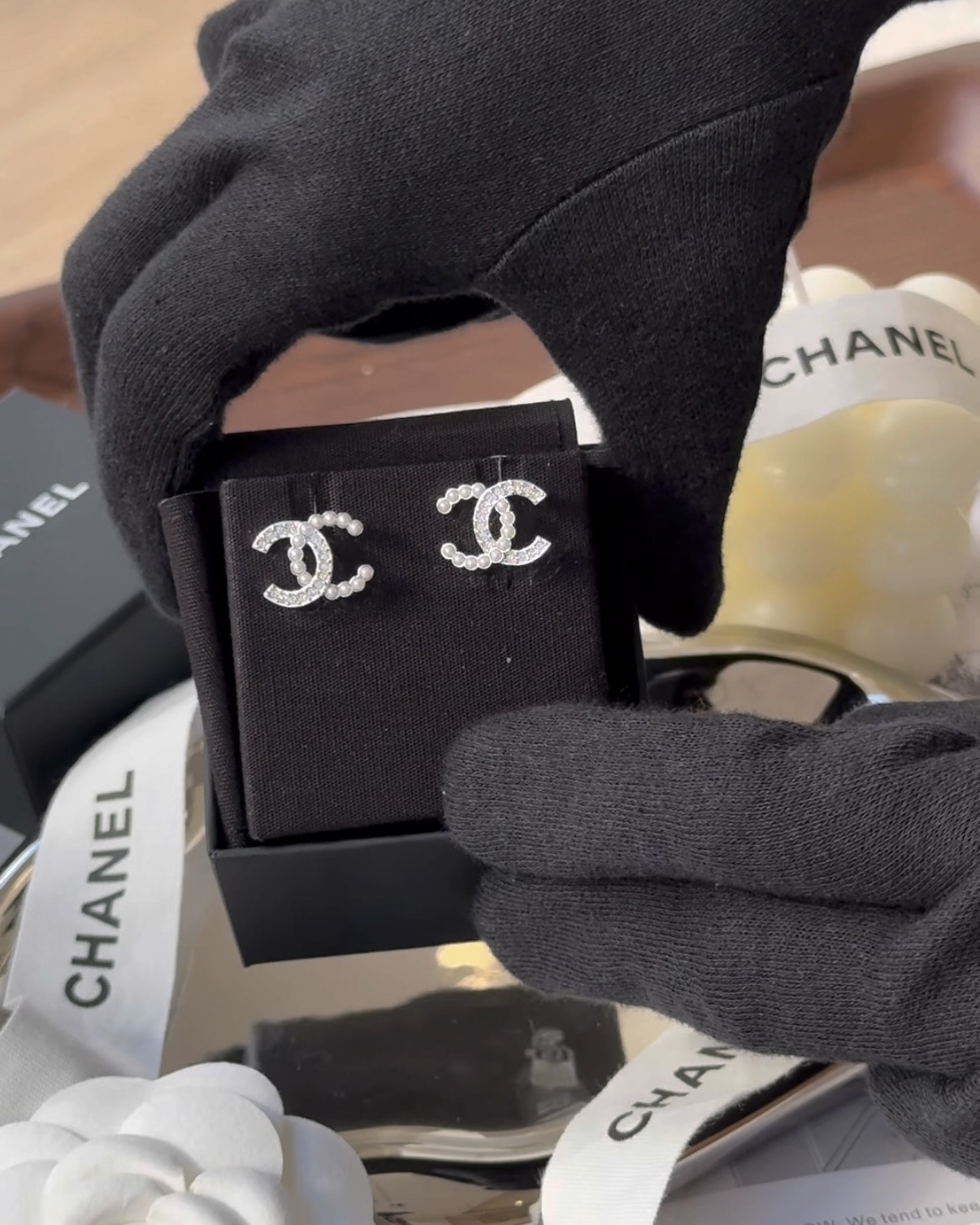 CHANEL｜半鑽半珍珠雙C耳環