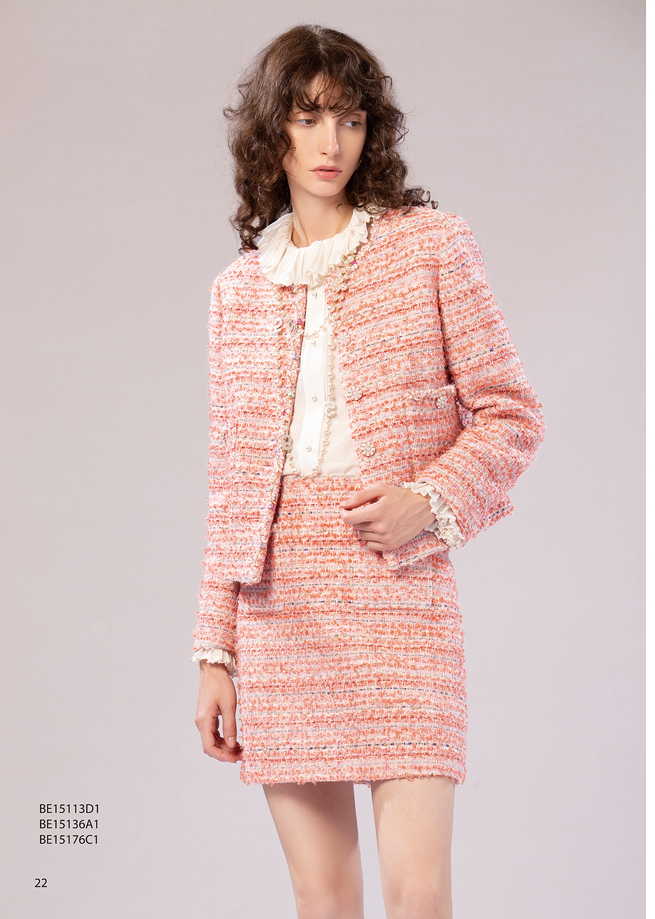 BE15113D1 蜜光香頌珍珠工坊粗花呢小香外套 (高訂款)