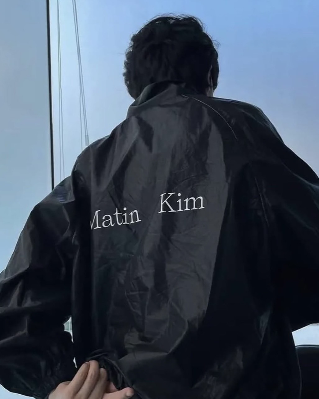 Matin Kim Logo 油塗層 亮面 風衣 教練 外套 黑