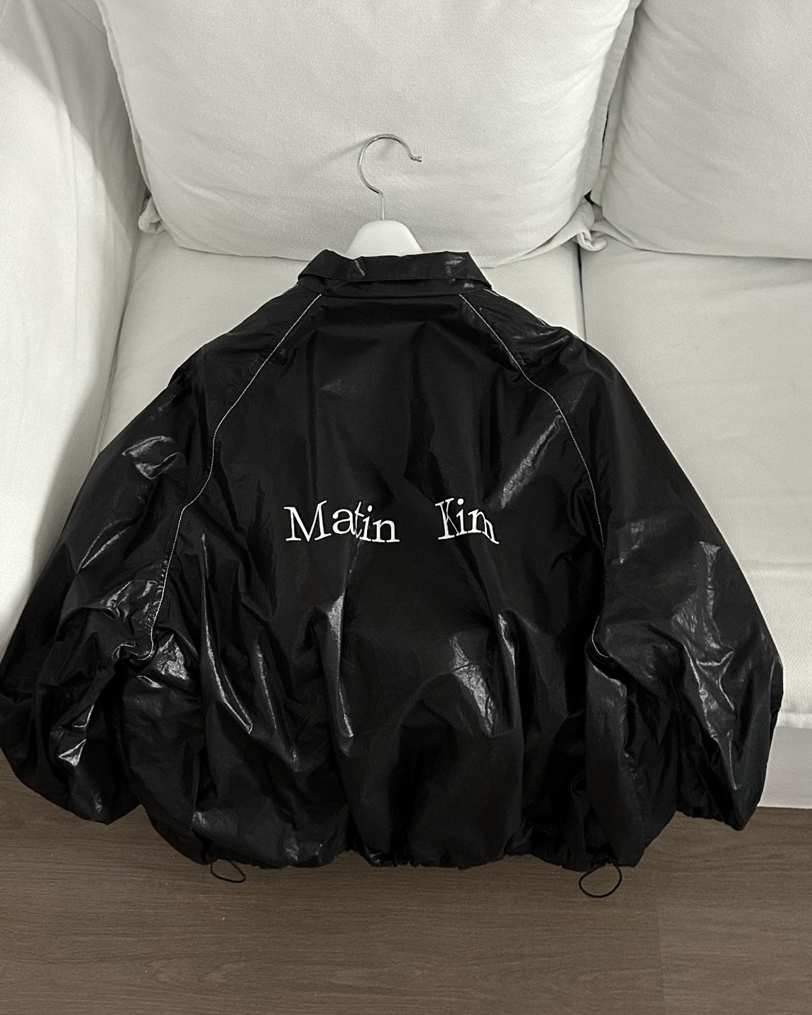 Matin Kim Logo 油塗層 亮面 風衣 教練 外套 黑