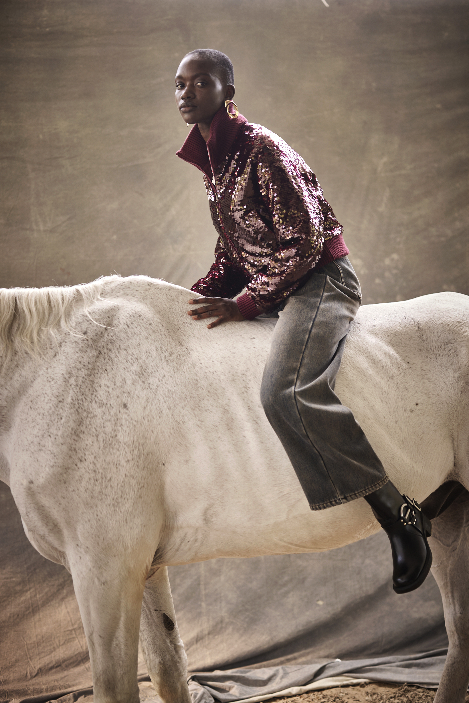 BE15116D1 柔性鎧甲亮片拼接羅紋立領外套