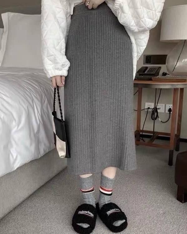 【優雅激瘦的小慵懶坑條針織長裙】（現貨）