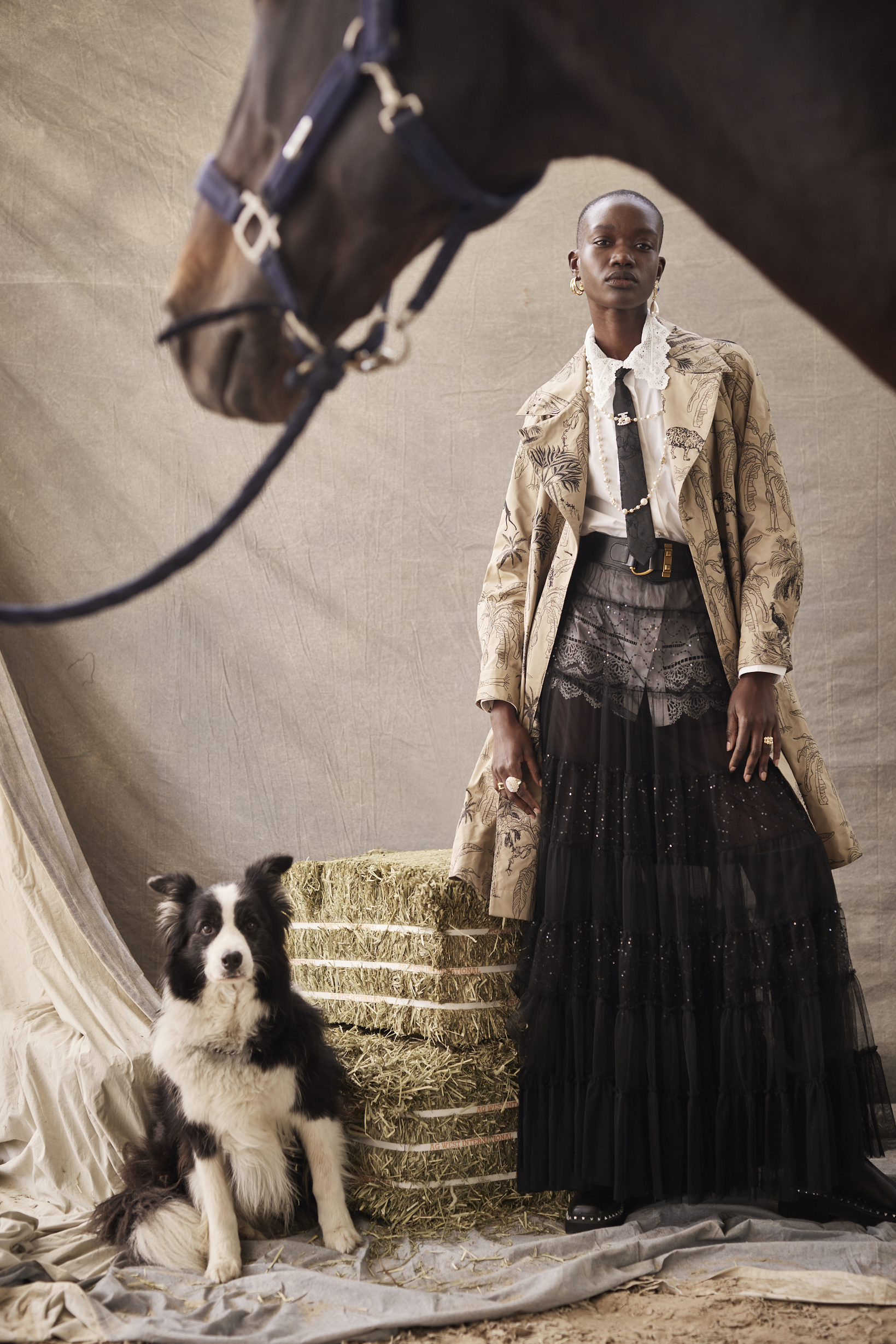 BE15119D1 獵遊詩篇植物插畫長版風衣 ( 附布腰綁帶 )