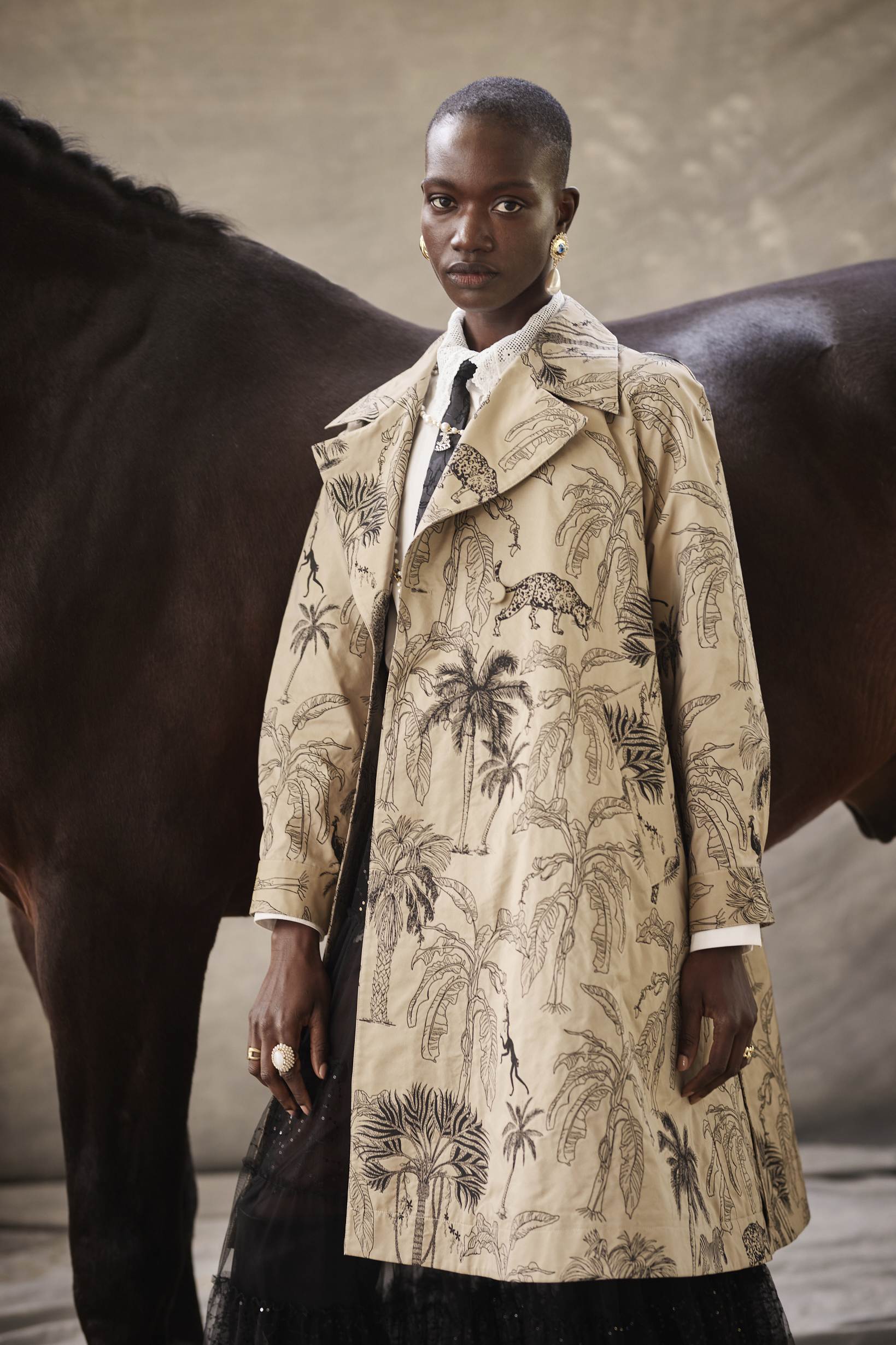 BE15119D1 獵遊詩篇植物插畫長版風衣 ( 附布腰綁帶 )