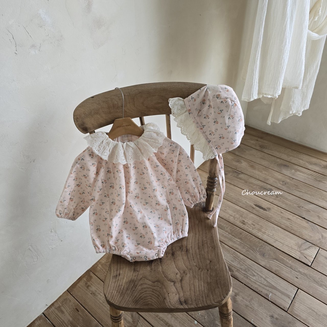 小花蕾絲包屁衣(含帽子)