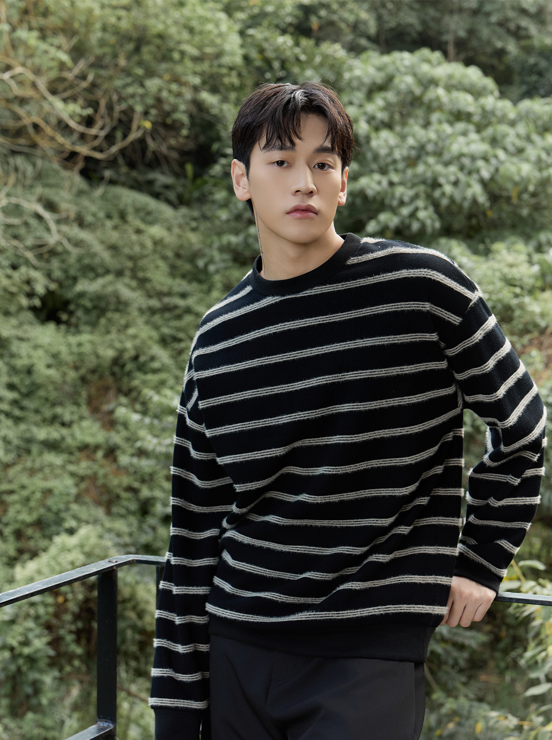 毛絨感條紋大學TEE