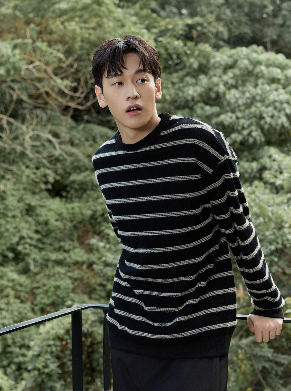 毛絨感條紋大學TEE